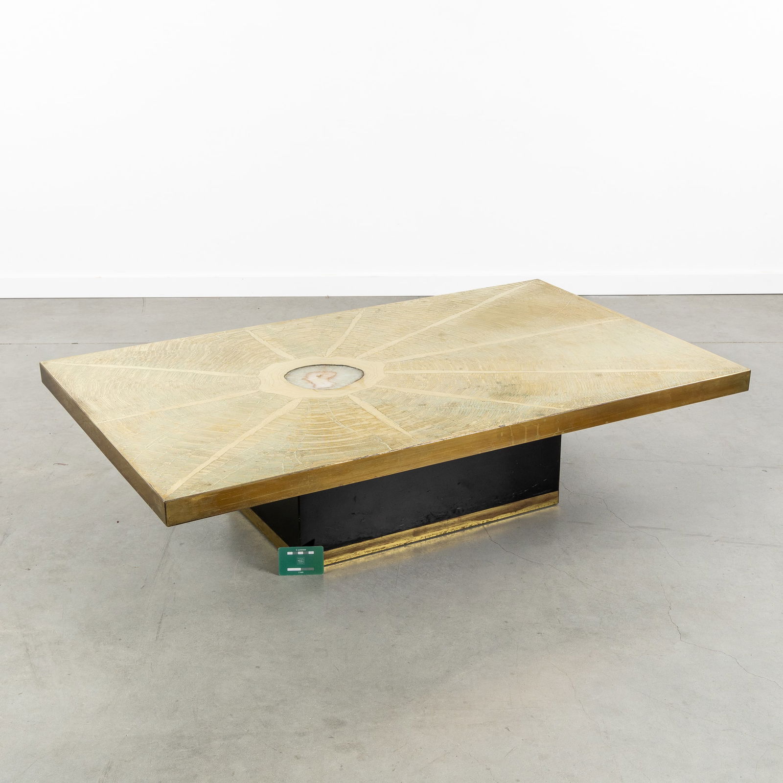 Georges Mathias (XX-XXI) A Coffee Table with Agate Stone, Engraved and Etched Brass, circa 1970. - 2