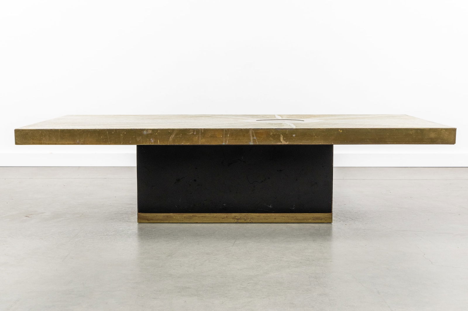 Georges Mathias (XX-XXI) A Coffee Table with Agate Stone, Engraved and Etched Brass, circa 1970. - 5