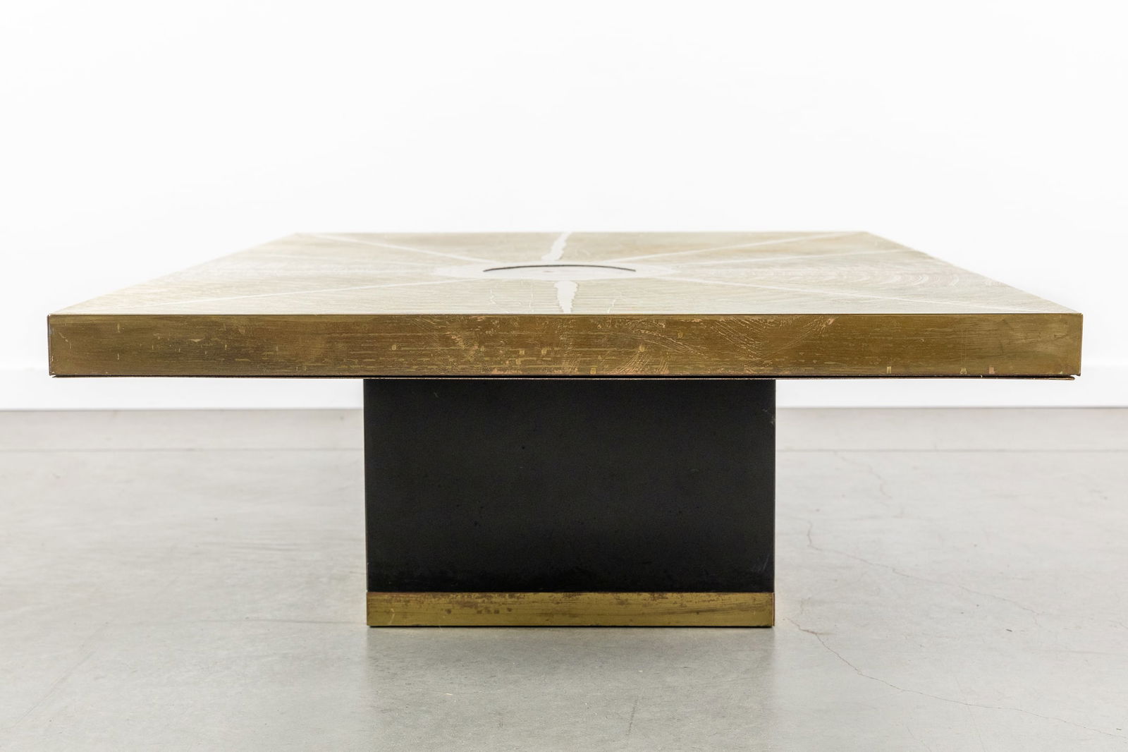 Georges Mathias (XX-XXI) A Coffee Table with Agate Stone, Engraved and Etched Brass, circa 1970. - 6