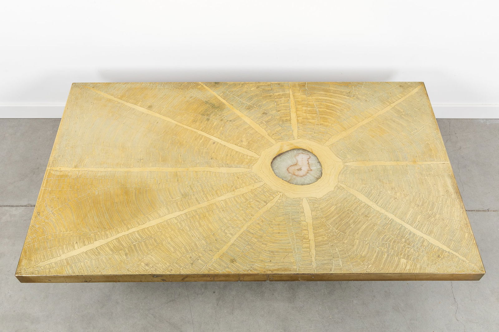 Georges Mathias (XX-XXI) A Coffee Table with Agate Stone, Engraved and Etched Brass, circa 1970. - 9