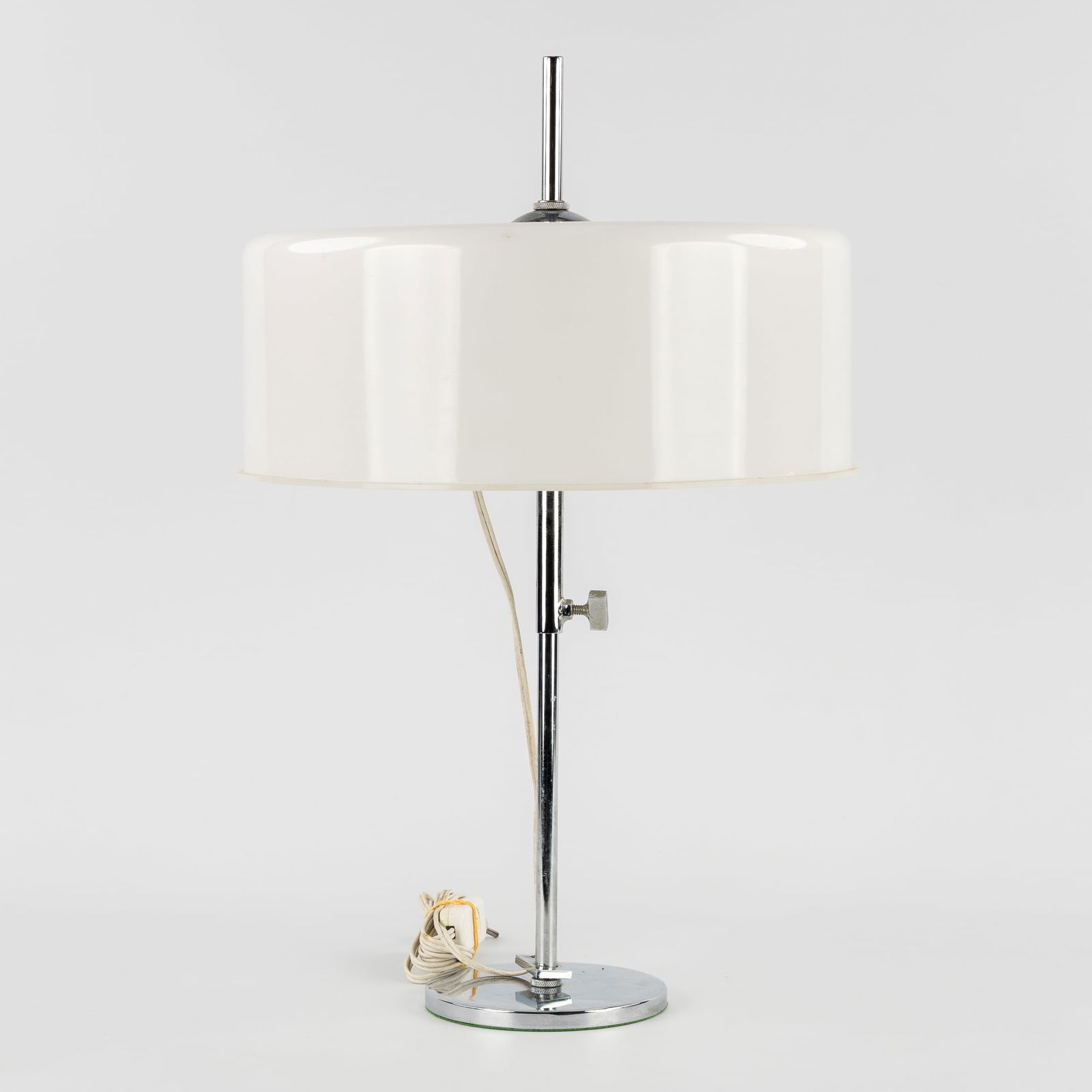 A Bauhaus Table Lamp, Height-adjustable, Chromed Metal and Plexiglass, circa 1960.: A Bauhaus Table Lamp, Height-adjustable, Chromed Metal and Plexiglass, circa 1960. Chrome-plated metal and plexiglass.Height-adjustable table lamp.Two lightpoints.Bauhaus style, circa 1960.