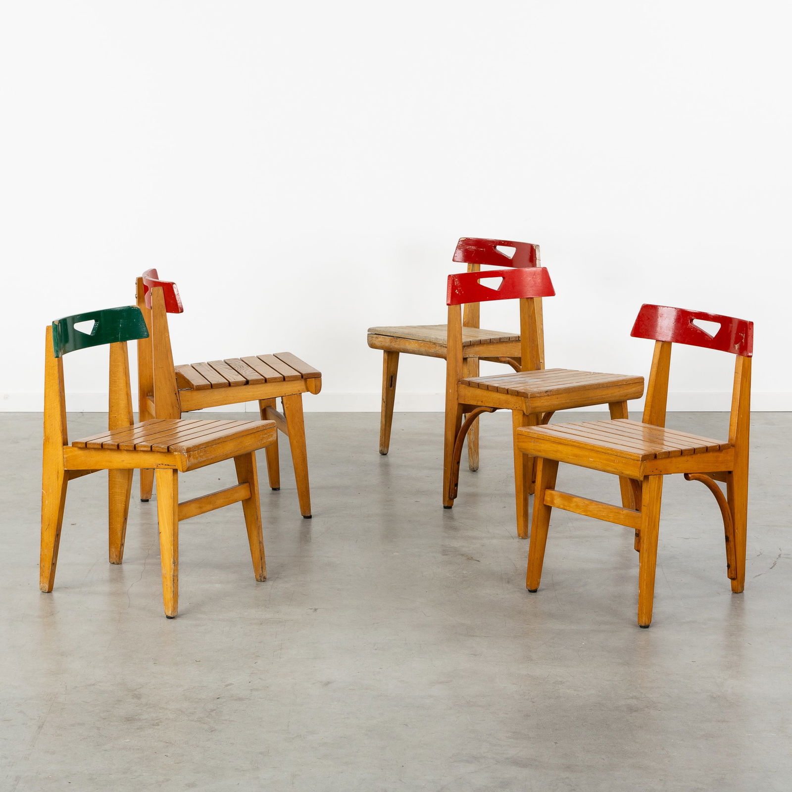 Lucien Engels (1928-2015) '4 chairs + 1' (1957): Lucien Engels (1928-2015) '4 chairs + 1' (1957) Wood and patinated wood 4 x Red 1 x Green