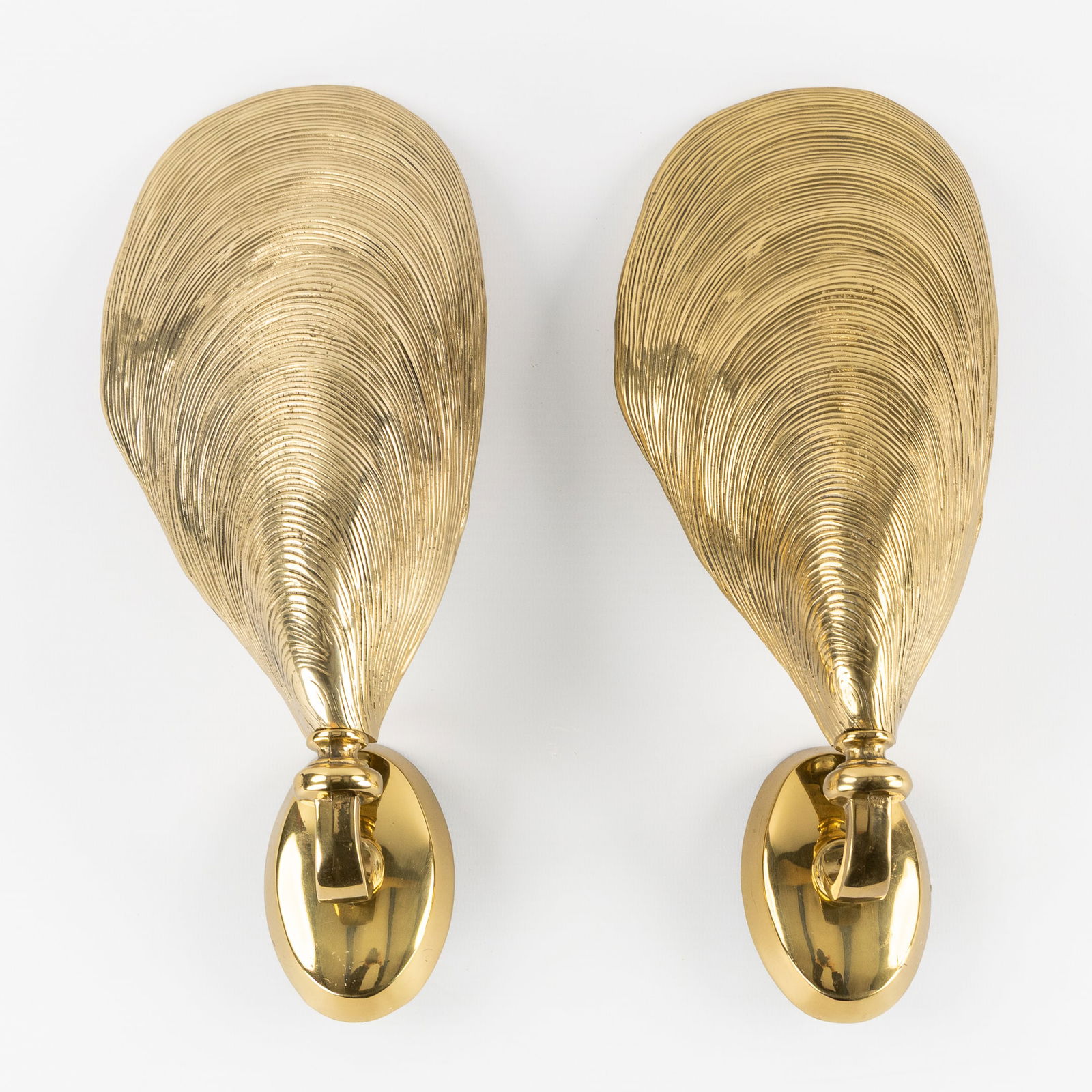 A Pair of Mussel Shell Wall Lamps, Bronze, in the Style of Maison Jansen, Hollywood Regency. (1 of 4)