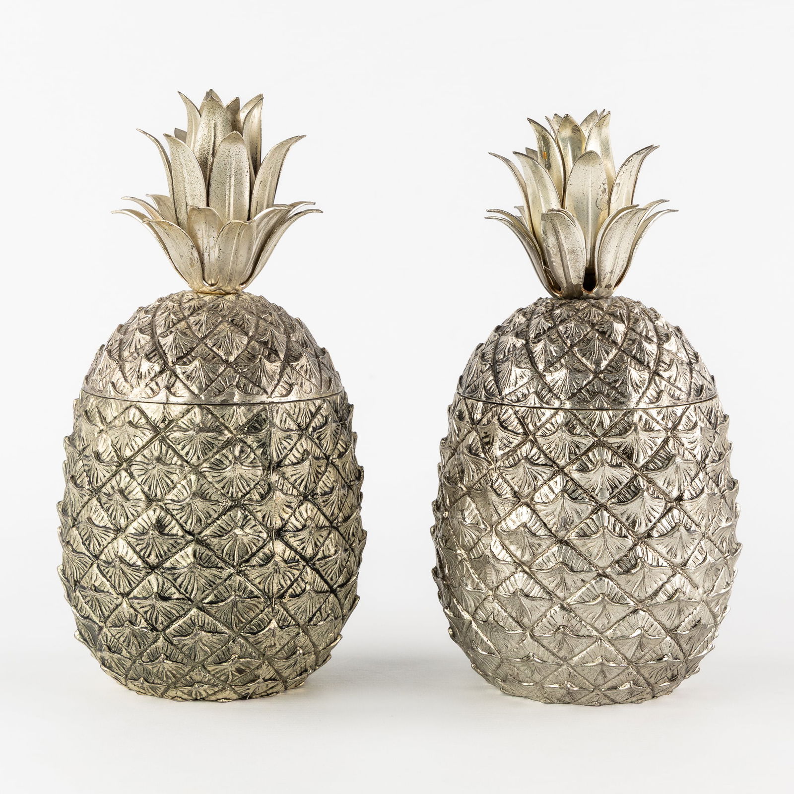Mauro Manetti (XX) 'Pineapple' (2x).: Mauro Manetti (XX) 'Pineapple' (2x). Two Ice Pails, silver-plated metal. Signed M/M and made in Italy.