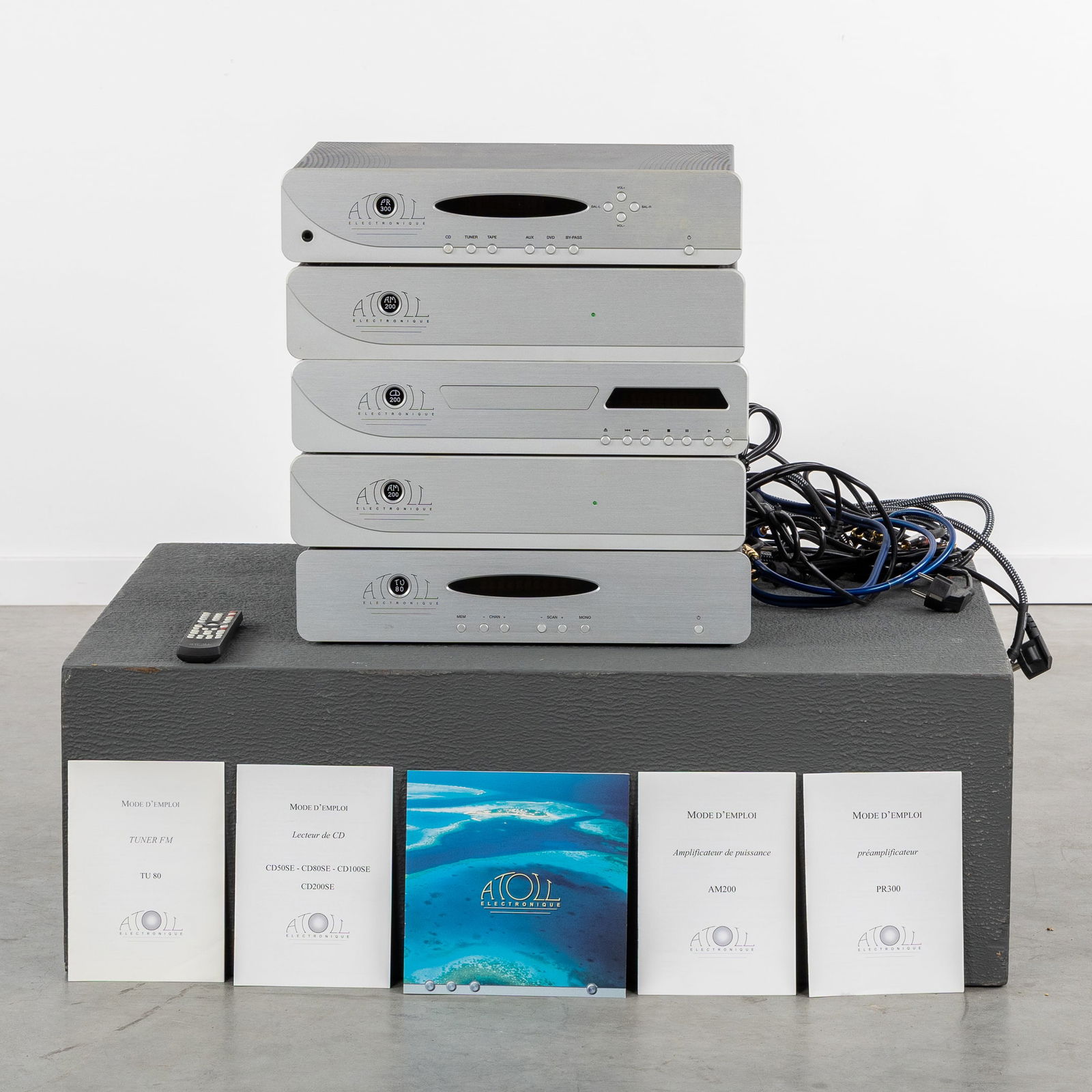 Atoll Electronique, Reference and Prestige Series, a Hi-Fi System with AM200, PR300, TU80, and: Atoll Electronique, Reference and Prestige Series, a Hi-Fi System with AM200, PR300, TU80, and CD200. Hi-fi system with brushed aluminum front panels. AM200, Prestige Series, power amplifier (2x). PR3
