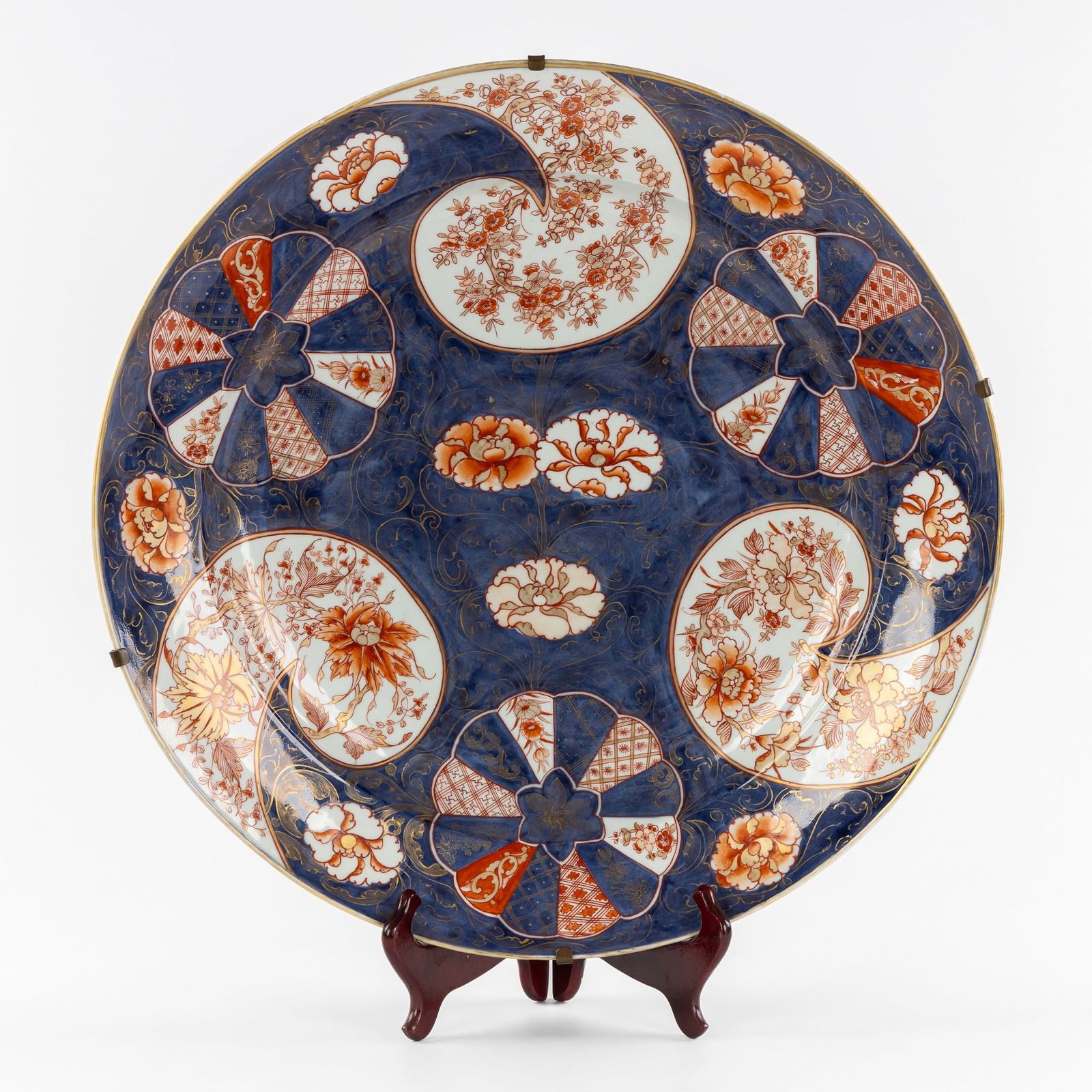 A Large Japanese Imari Plate, Meiji. (1 of 5)