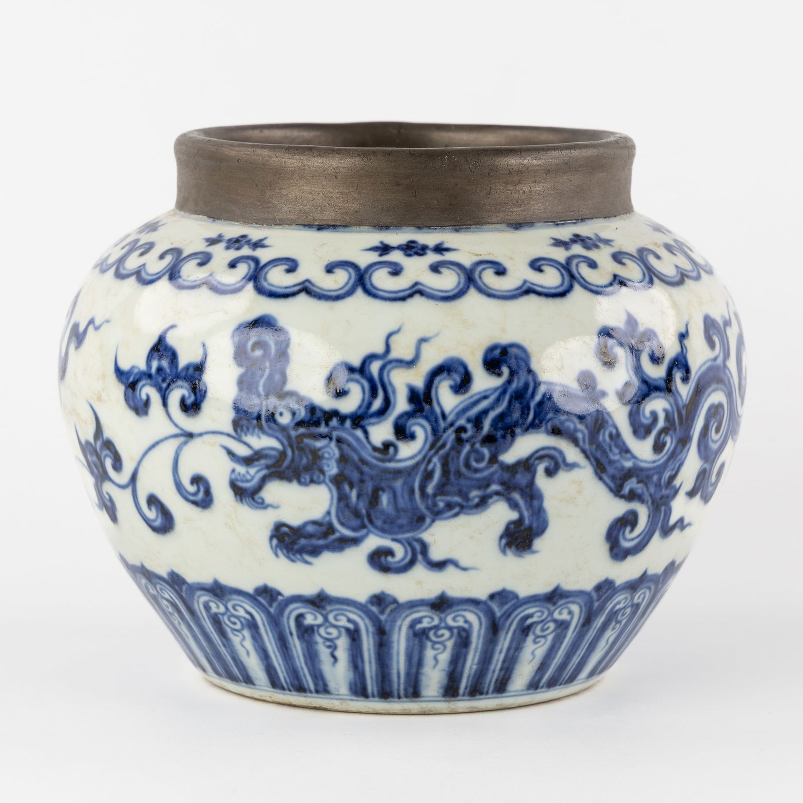 A Chinese blue-white vase with double Dragon decor, Xuande mark. (1 of 20)