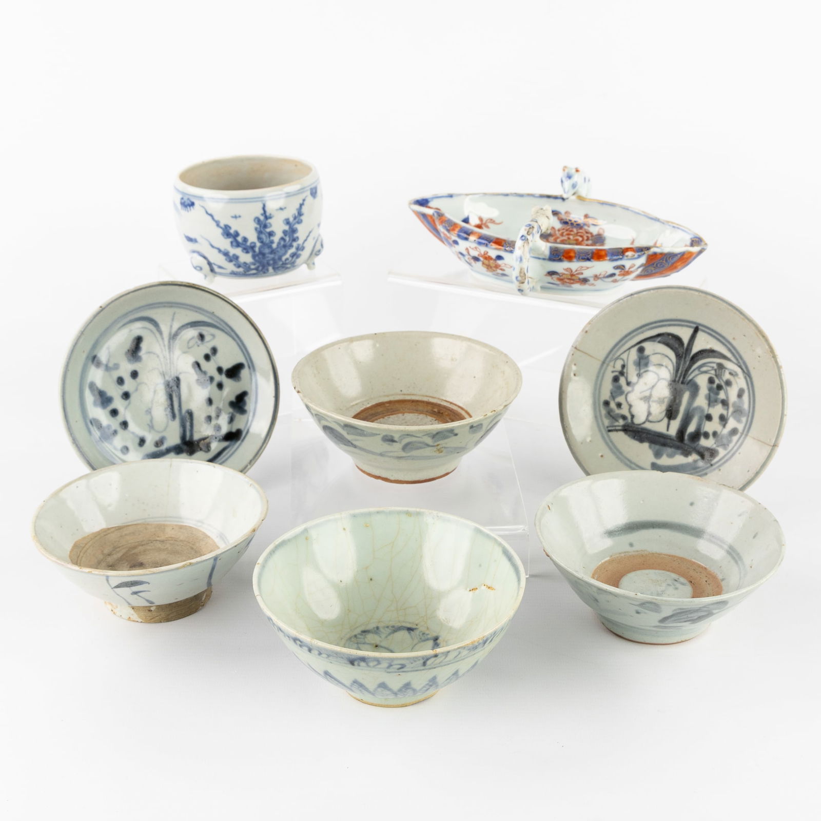 A Chinese Imari Sauce Boat, Kangxi period, and a Collection of Blue and White Plates, Bowls, and an (1 of 14)