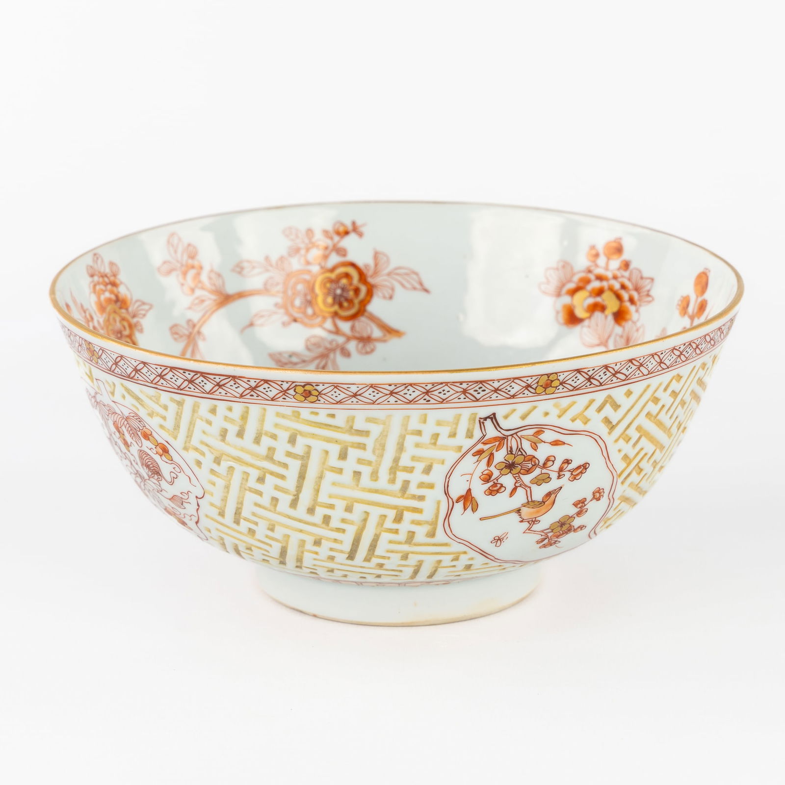 A Chinese bowl with iron-red decor and gilt relief decoration. Kangxi. (1 of 8)