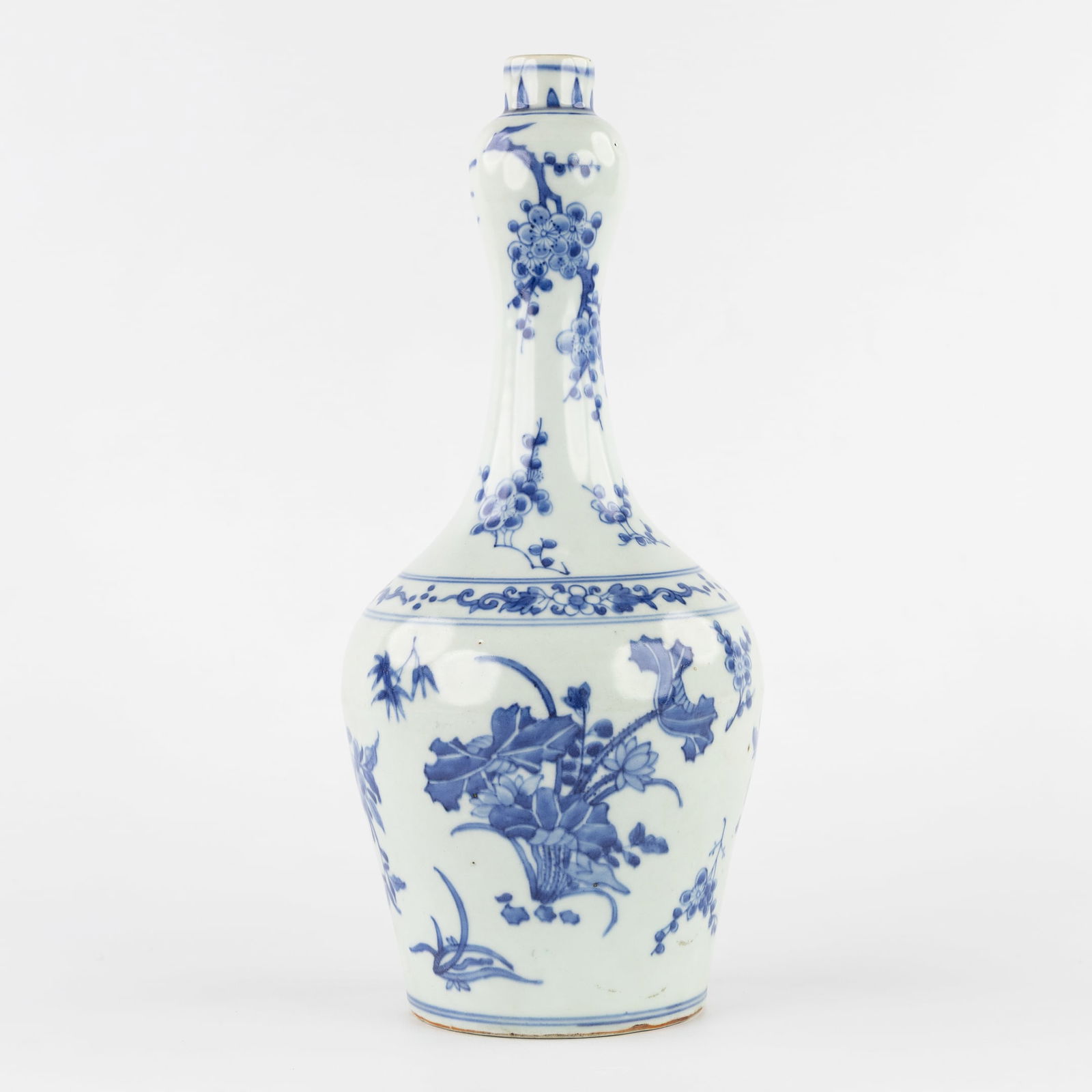 A Chinese Blue-and-White Garlic-Head Bottle Vase with Floral Decoration, Transitional period, circa (1 of 8)