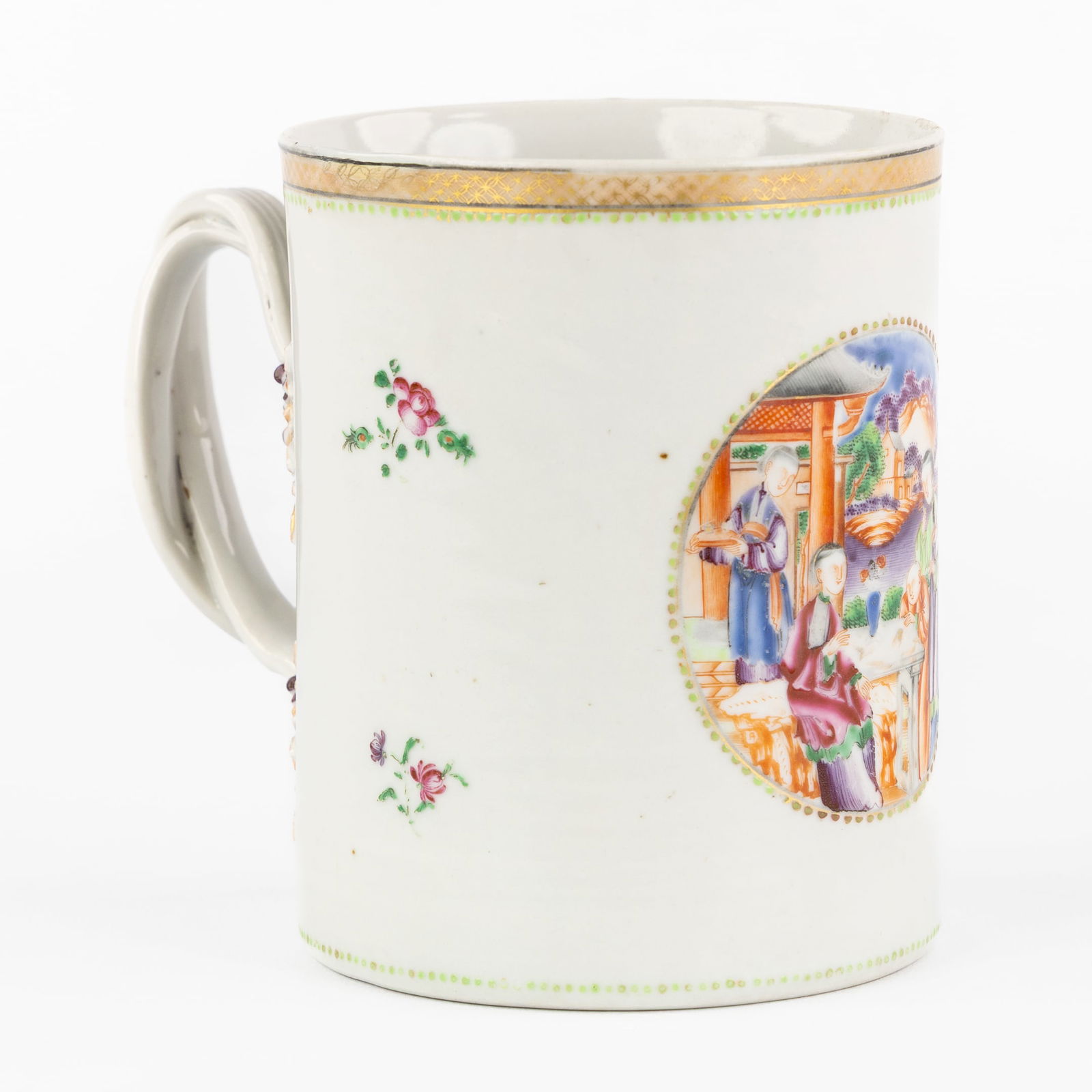 A Chinese Famille Rose Tankard, Decorated with a Family Scene, Qianlong, 18th C. (1 of 9)