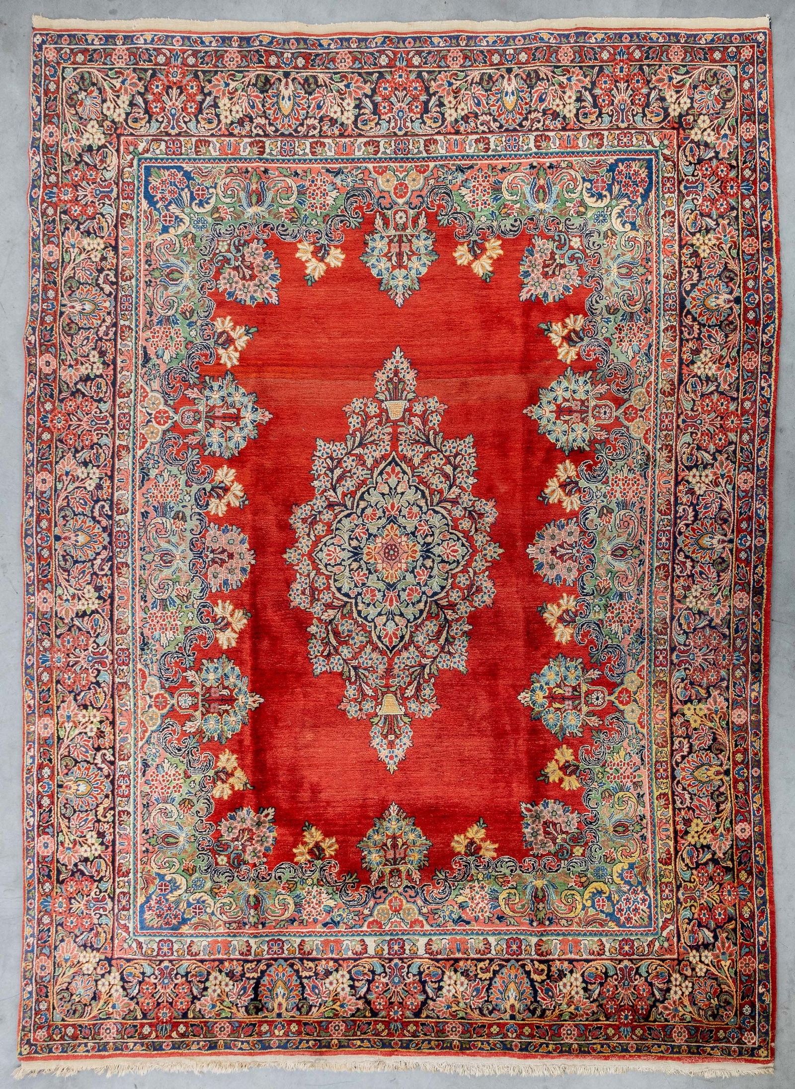 A Large Oriental Hand-Made Carpet, Sarouk (374 x 270 cm) (1 of 7)