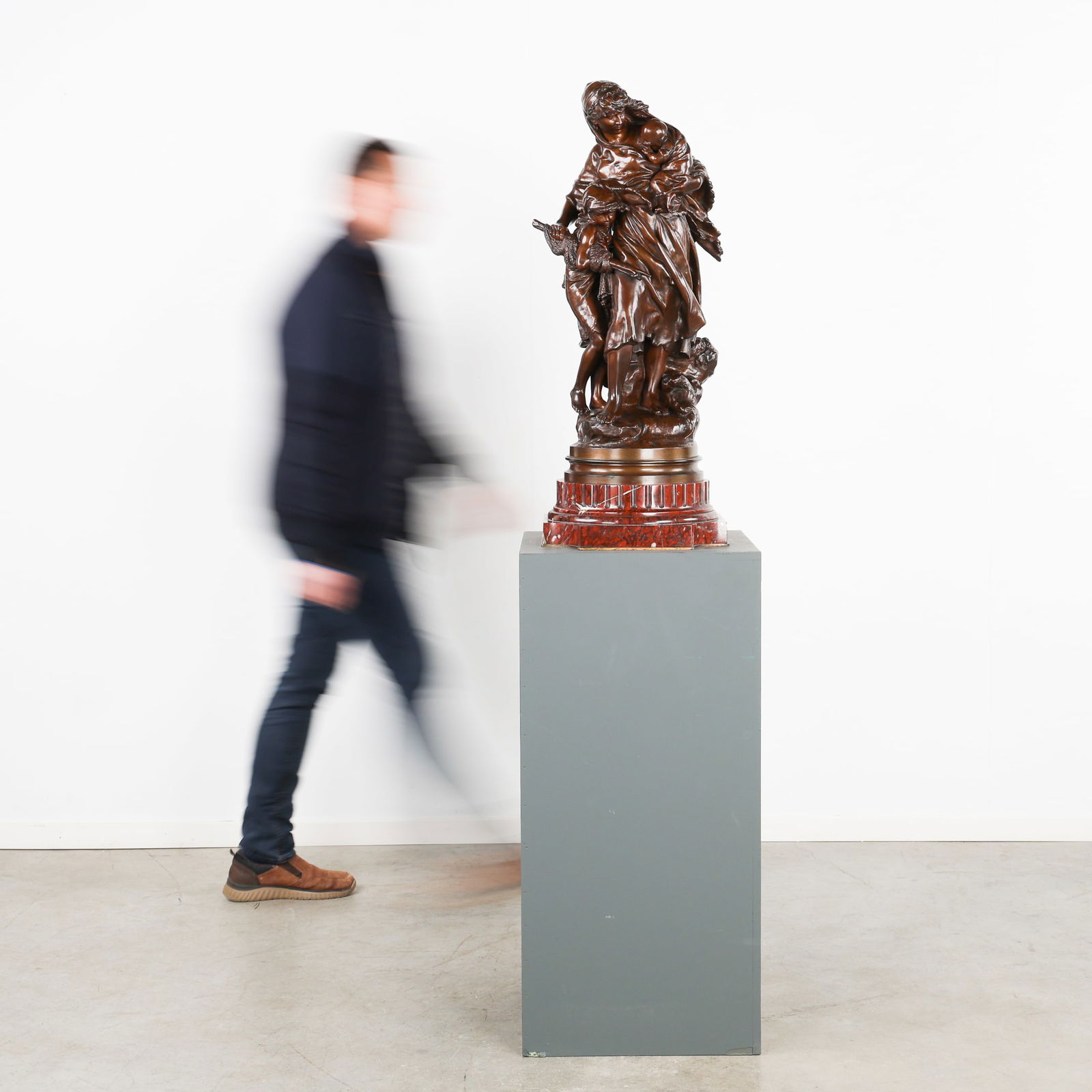 Mathurin Moreau (1822-1912) 'La Tempête' Hors Concours. An exceptionally large bronze.: Mathurin Moreau (1822-1912) 'La Tempête' Hors Concours. An exceptionally large bronze. Patinated bronze Mounted on a red marble base, and standing on a revolving mount. Getekend 'Mathurin Moreau' Gem