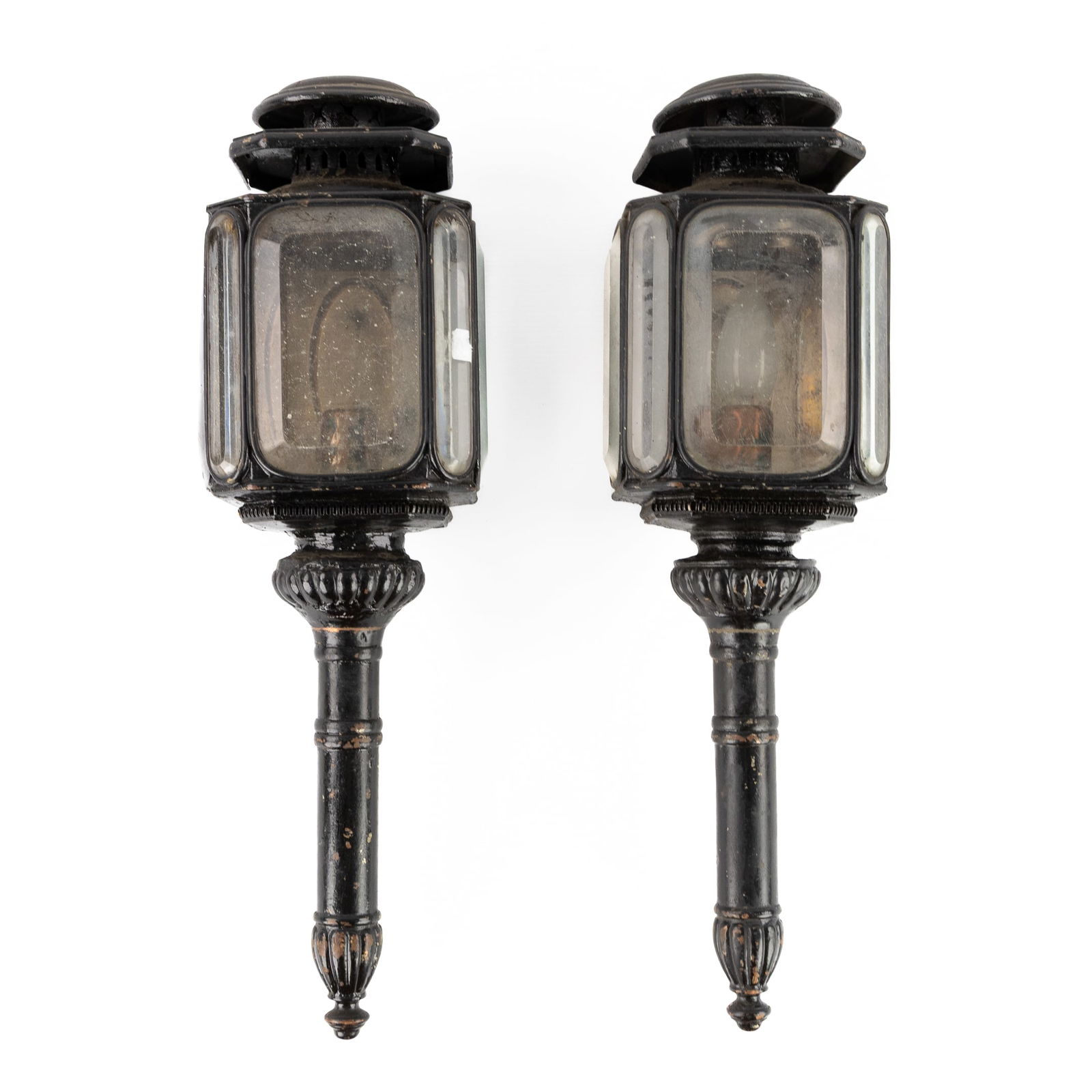 A Pair of Victorian Carriage Lamps, Patinated metal and Faceted glass, Circa 1900.: A Pair of Victorian Carriage Lamps, Patinated metal and Faceted glass, Circa 1900. Black patinated metal and five faceted glass panels.Decorated with ribbed frames.Circa 1900.