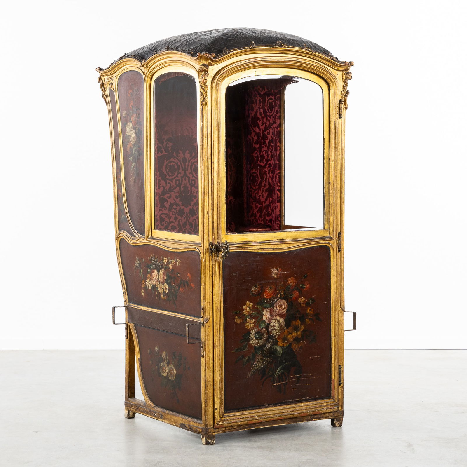 An Impressive Sedan Chair, Louis XV period, Sculptured and Gilded Wood, Hand-painted Floral (1 of 15)