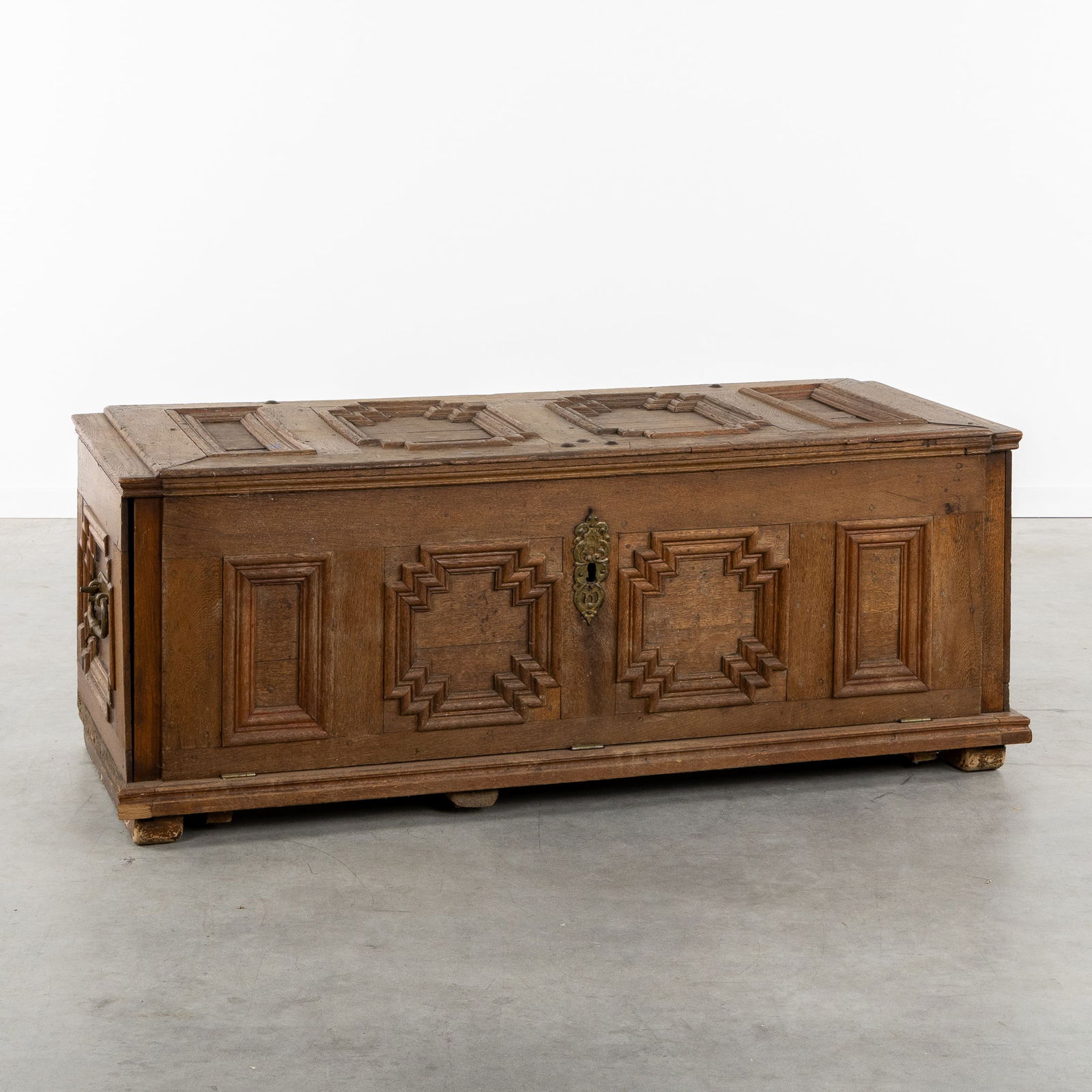 A Wood-Sculptured Blanket Chest, finished with mitered work. 18th/19th C.: A Wood-Sculptured Blanket Chest, finished with mitered work. 18th/19th century.