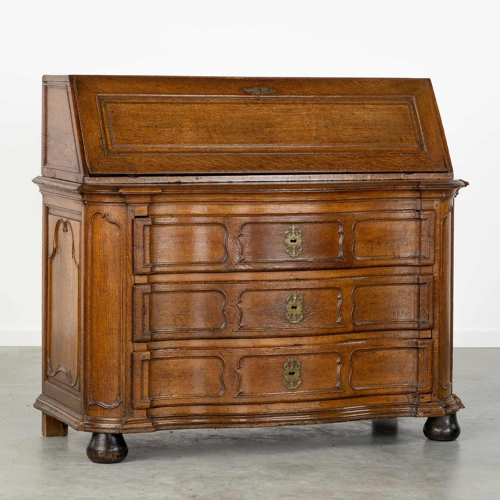 An Antique Drop-Leaf Secretary Desk with three Drawers, Baroque, Hainaut or Namur, 18th century. (1 of 8)