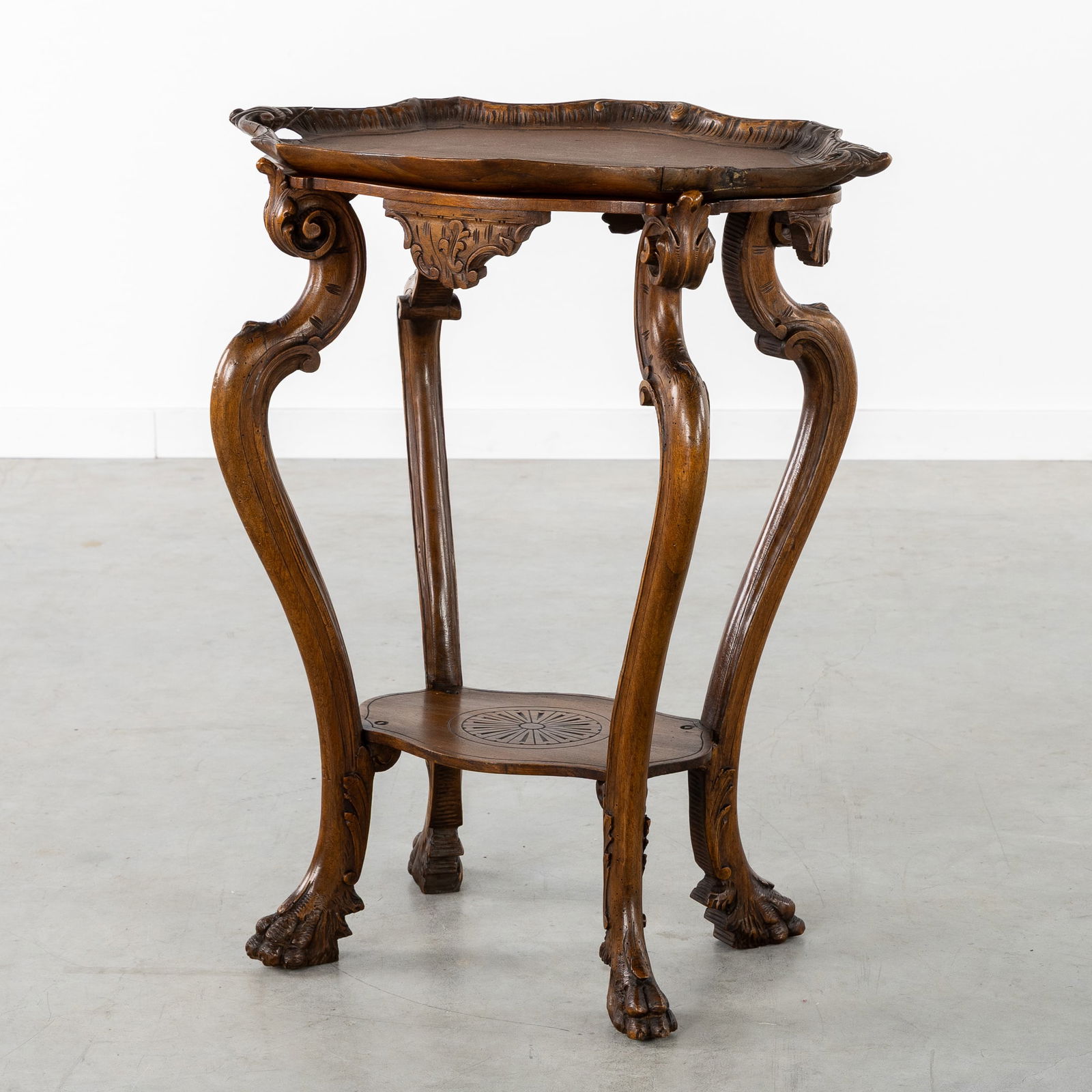 A Wood-Sculptured Side Table or Tea Table with a Serving Tray, Louis XV style.: A Wood-Sculptured Side Table or Tea Table with a Serving Tray, Louis XV style. Sculptured wood.Decorated with rocailles, acanthus leaves, and engraved geometric motifs.Mounted on lion's paws.Louis XV