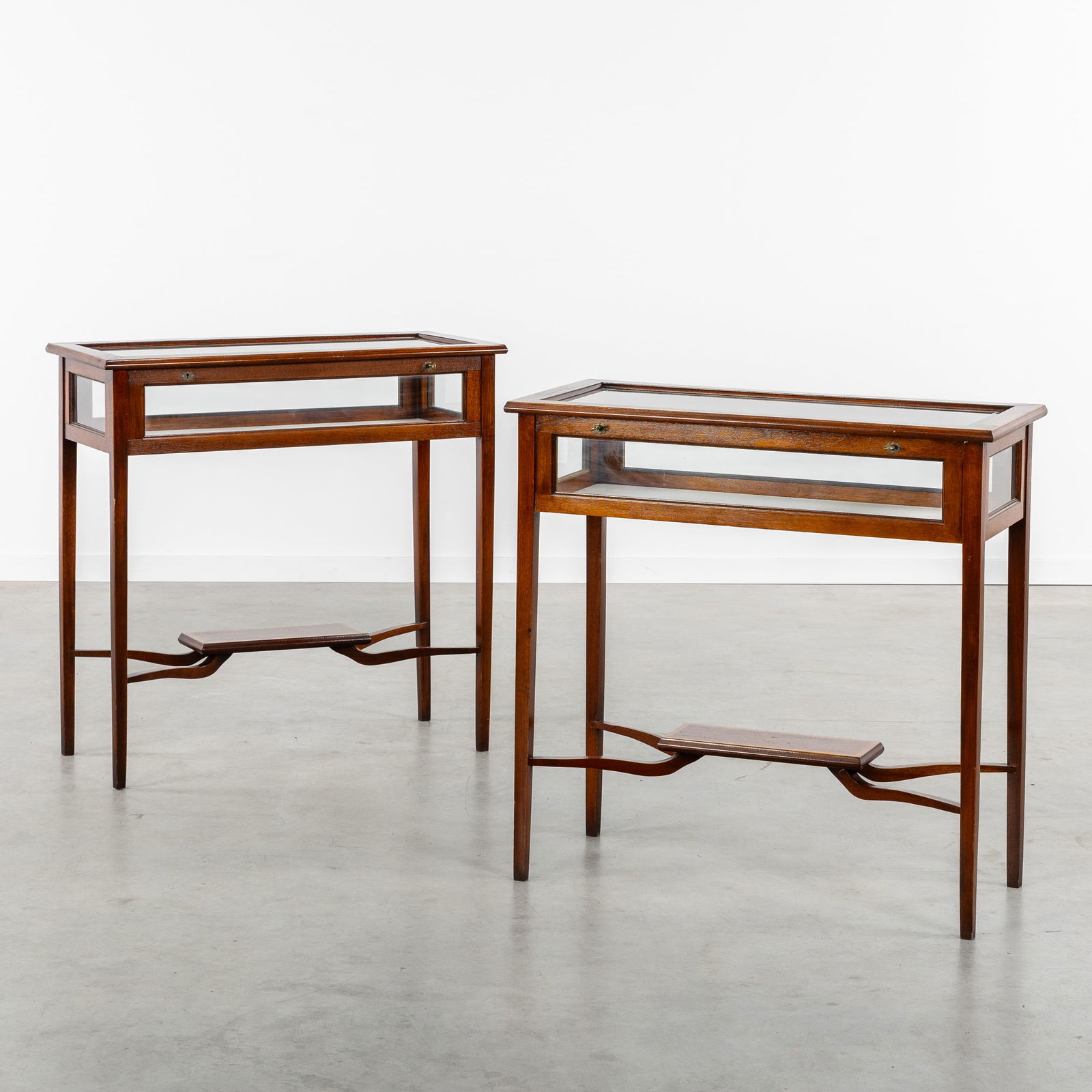 A Pair of Elegant Edwardian Display Tables or Cabinets, Mahogany with Parquetry Inlay, England,: A Pair of Elegant Edwardian Display Tables or Cabinets, Mahogany with Parquetry Inlay, England, circa 1900-1910. Mahogany and facet-cut glass.Display table with a folding glass top.Glass panels all ar