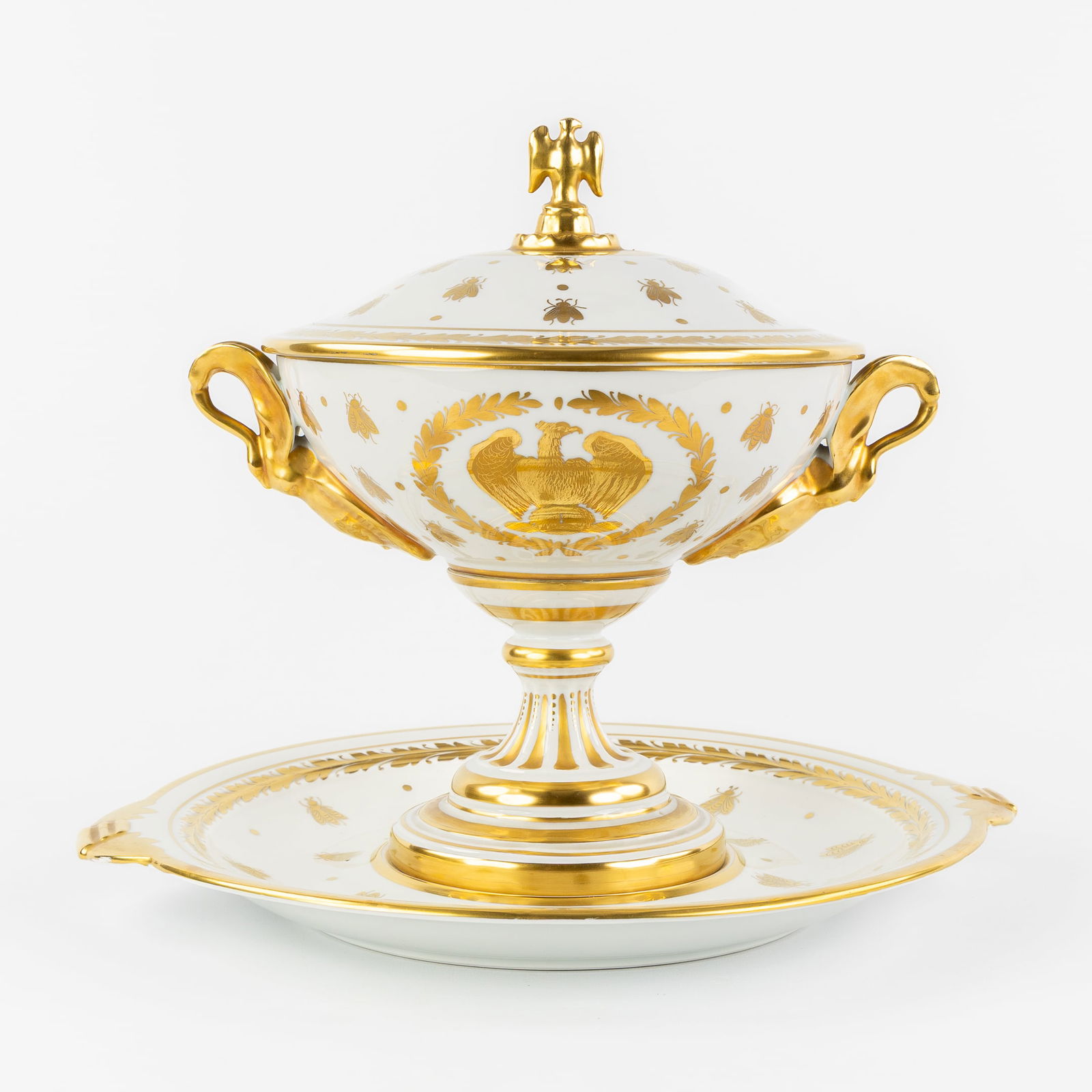 Porcelaine Pillivuyt Paris, a 'Milieu de Table', Napoleon, Empire style. (1 of 12)