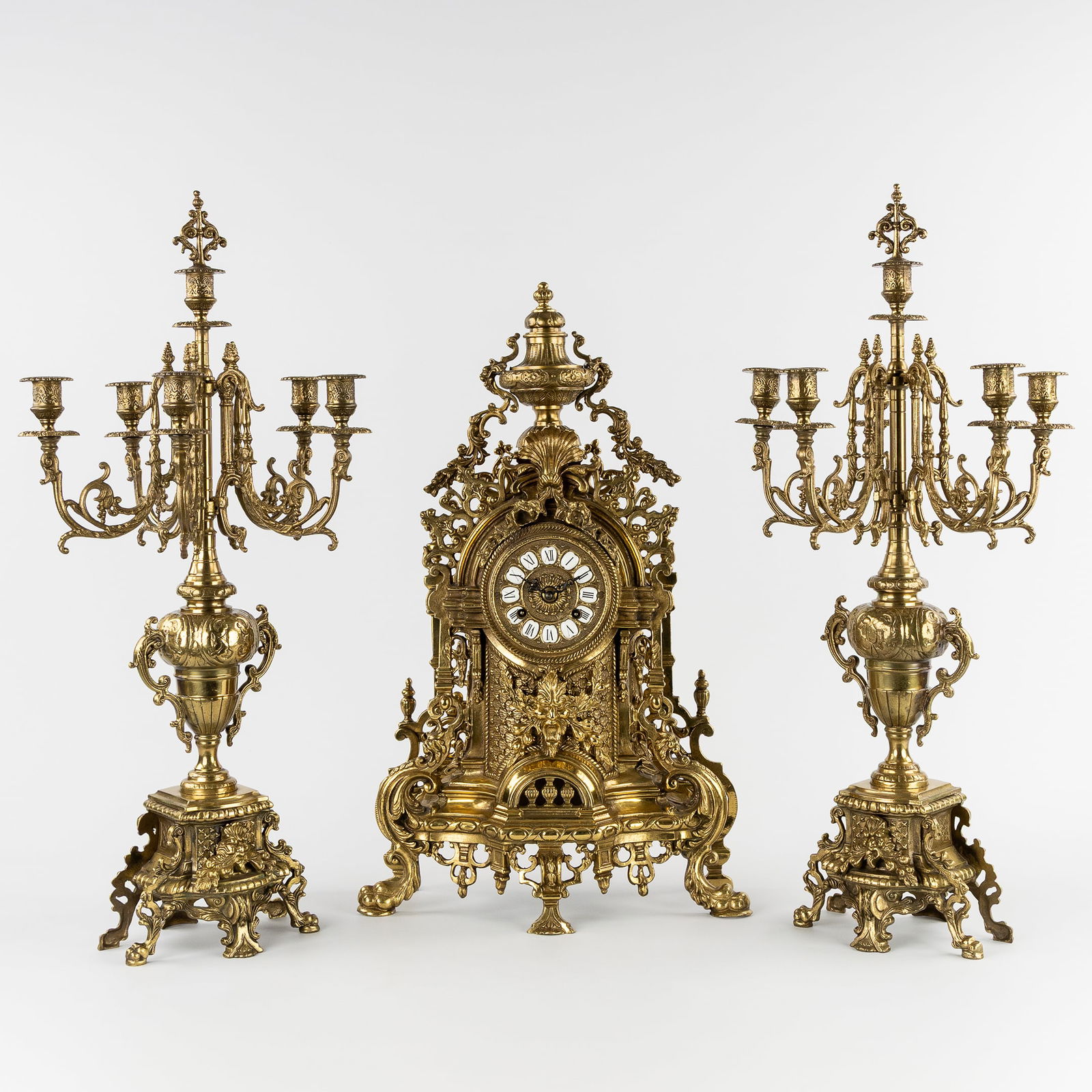 A Three-piece Mantel Garniture, Clock with Candelabra, Bronze. (1 of 10)