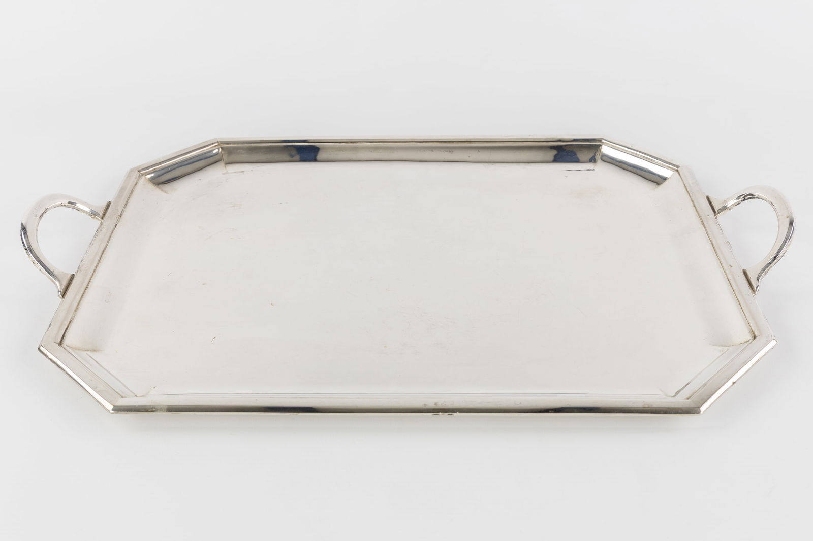 Delheid Frères and Others, Two Silver Bowls and a Serving Tray. Silver, 3.704 kg - 3