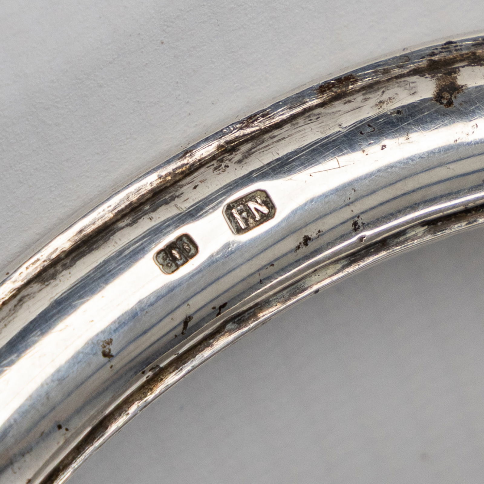 Delheid Frères and Others, Two Silver Bowls and a Serving Tray. Silver, 3.704 kg - 4