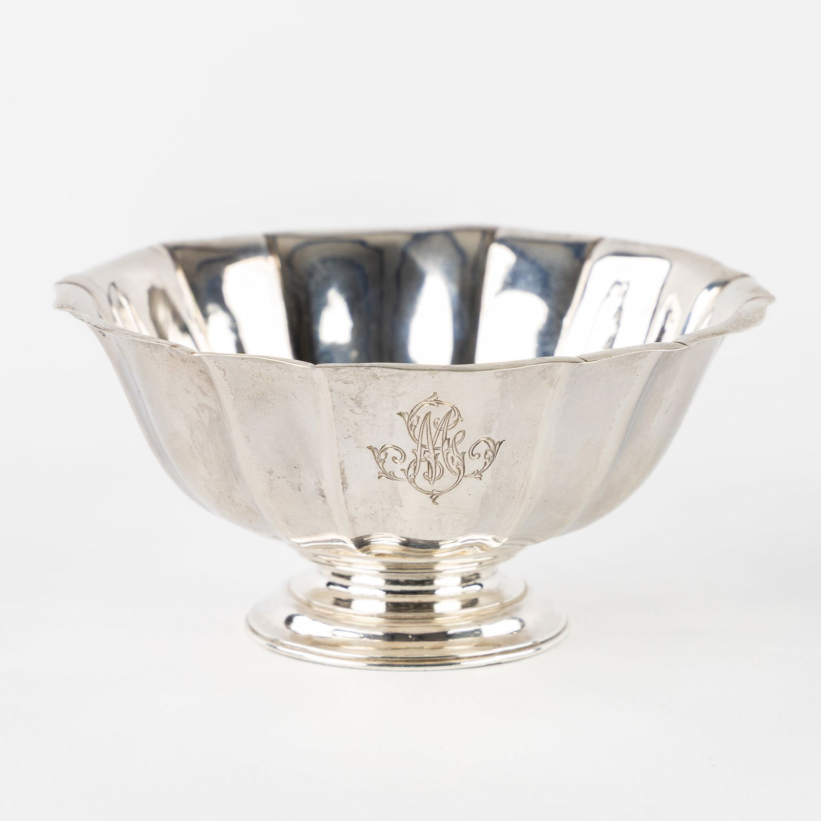 Jean-Phillipe Dumetz or Pierre Dupont, A Silver Bonbonniere or Drageoir, Liège, 1750. Silver, 63g.: Jean-Phillipe Dumetz or Pierre Dupont, A Silver Bonbonniere or Drageoir, Liège, 1750. Silver. A silver bonbonniere or drageoir. Silver.City mark for Liège, with a double-headed eagle and the date