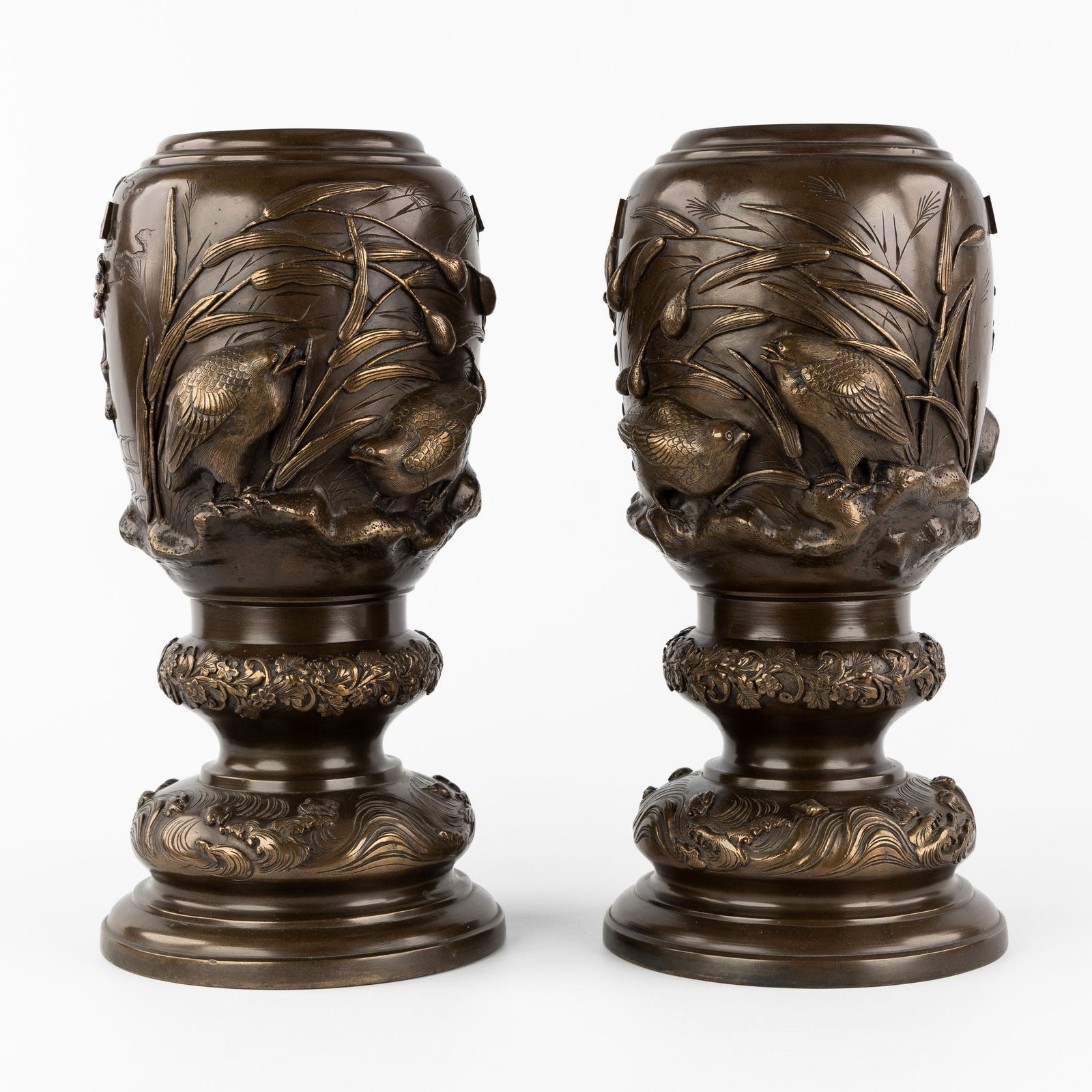 A Pair of Japanese bronze vases, decorated with sculptured Birds, Meiji, circa 1900. (1 of 9)