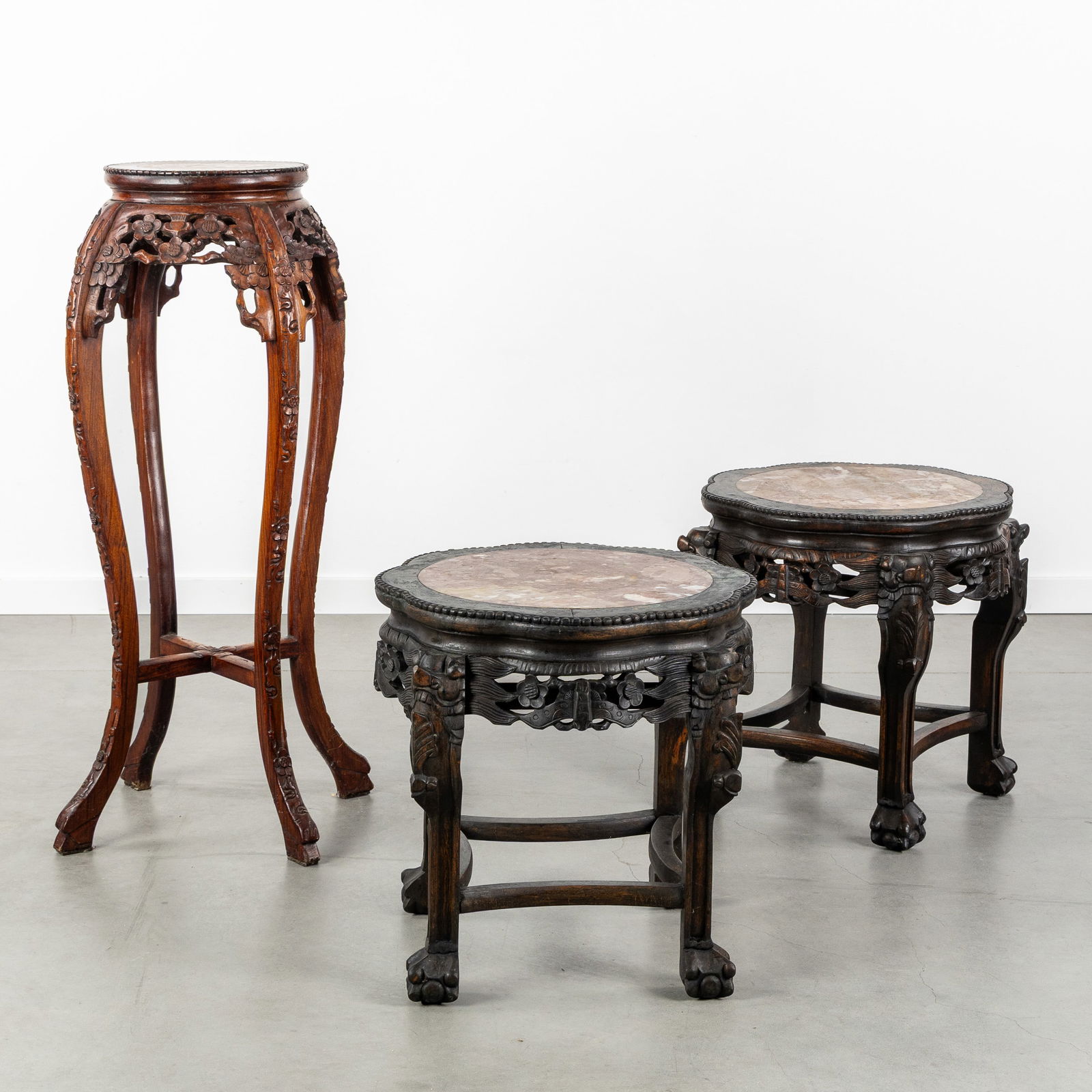Three Chinese hardwood Side tables or Stands, Sculptured wood and marble, 20th C.: Three Chinese hardwood Side tables or Stands, Sculptured wood and marble, 20th century. Sculptured hardwood.Finished with a marble top.20th century. H: 91 cm / H: 46 cm / H: