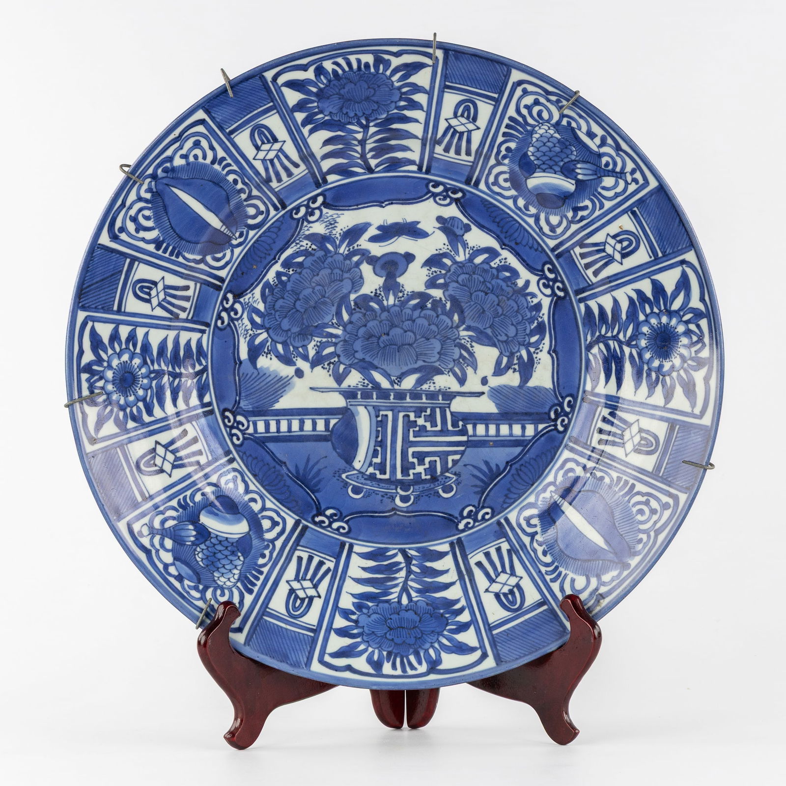 A Large blue and white Arita charger, Wanli style, Japan, circa 1700. (1 of 4)