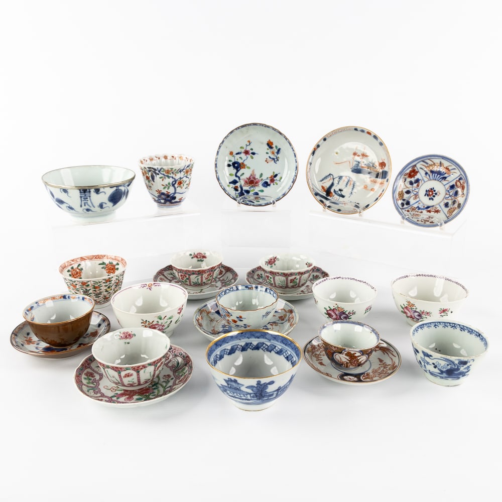 A Collection of 23 Chinese and Japanese cups and saucers, 18th/19th C. (1 of 15)