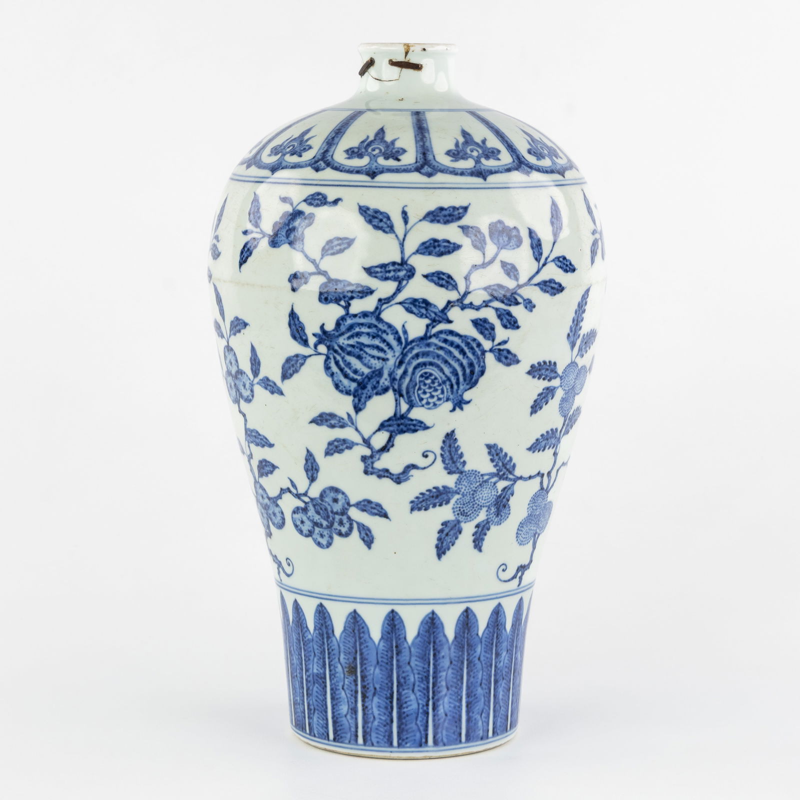 A Chinese 'Meiping' vase, blue and white decorated with flowers and fruits, 19th/20th C. (1 of 8)
