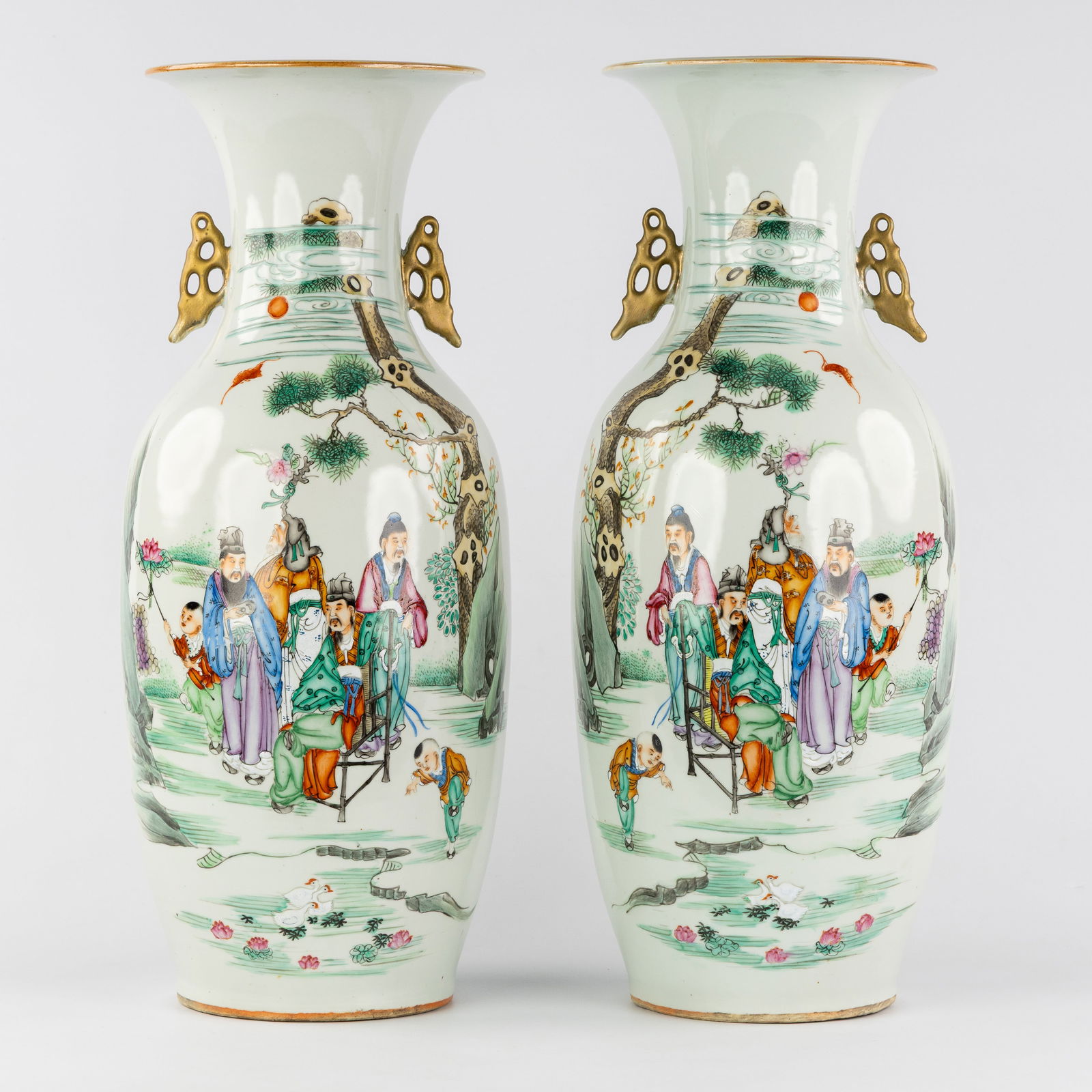 A Pair of Chinese vases, Famille Rose, decorated with figurative scenes, 19th/20th C. (1 of 7)