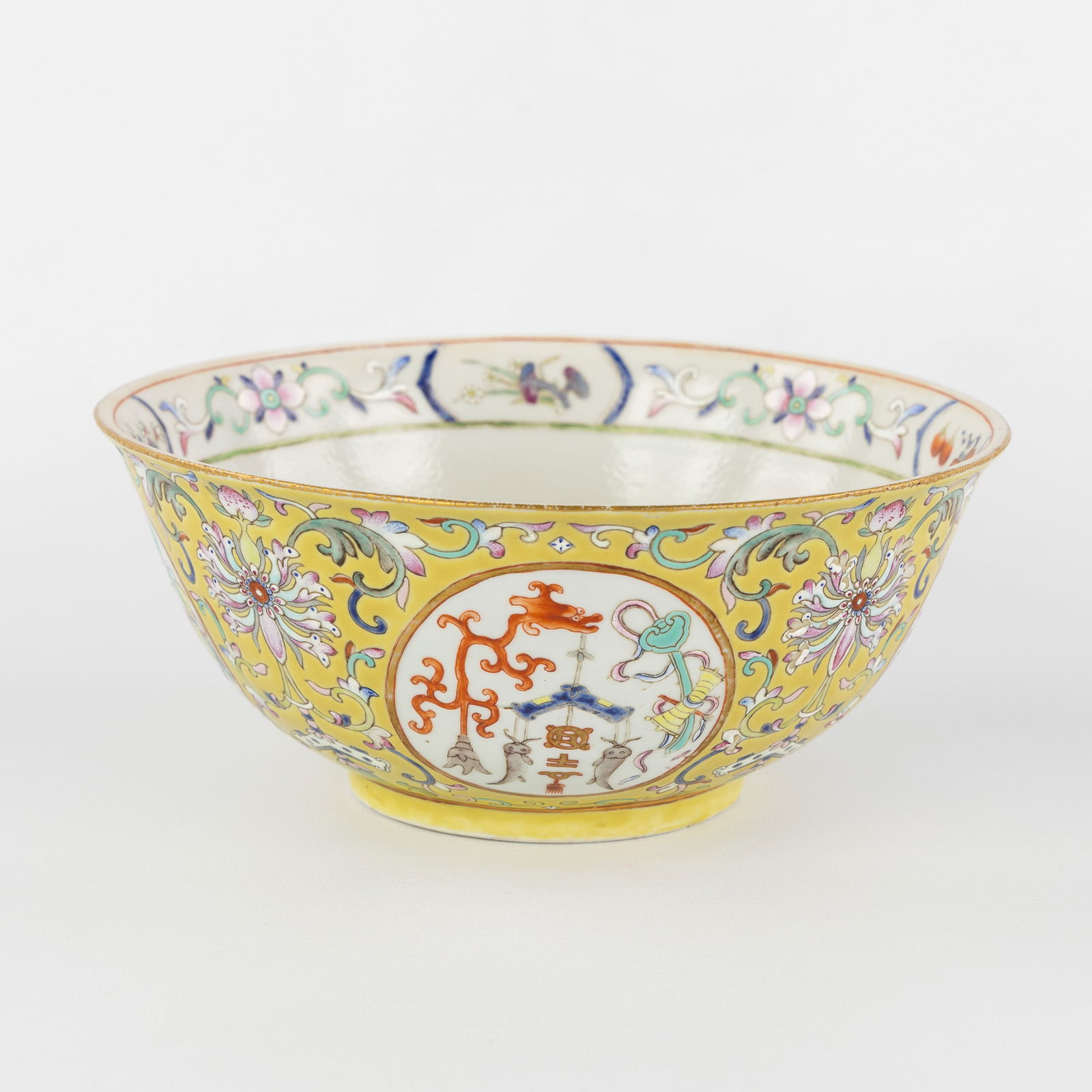 A Chinese Famille Rose Bowl, florally decorated with medallions on a yellow ground, Han Qing Zhai: A Chinese Famille Rose Bowl, florally decorated with medallions on a yellow ground, Han Qing Zhai Zhi mark. Chinese porcelain, famille rose.Decorated with four medallions containing precious objects,