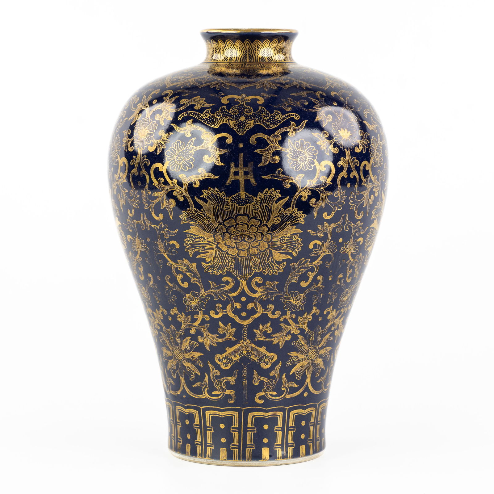 A Chinese cobalt-blue Meiping vase with gilded 'Bajixiang' decoration, 19th/20th C. (1 of 6)