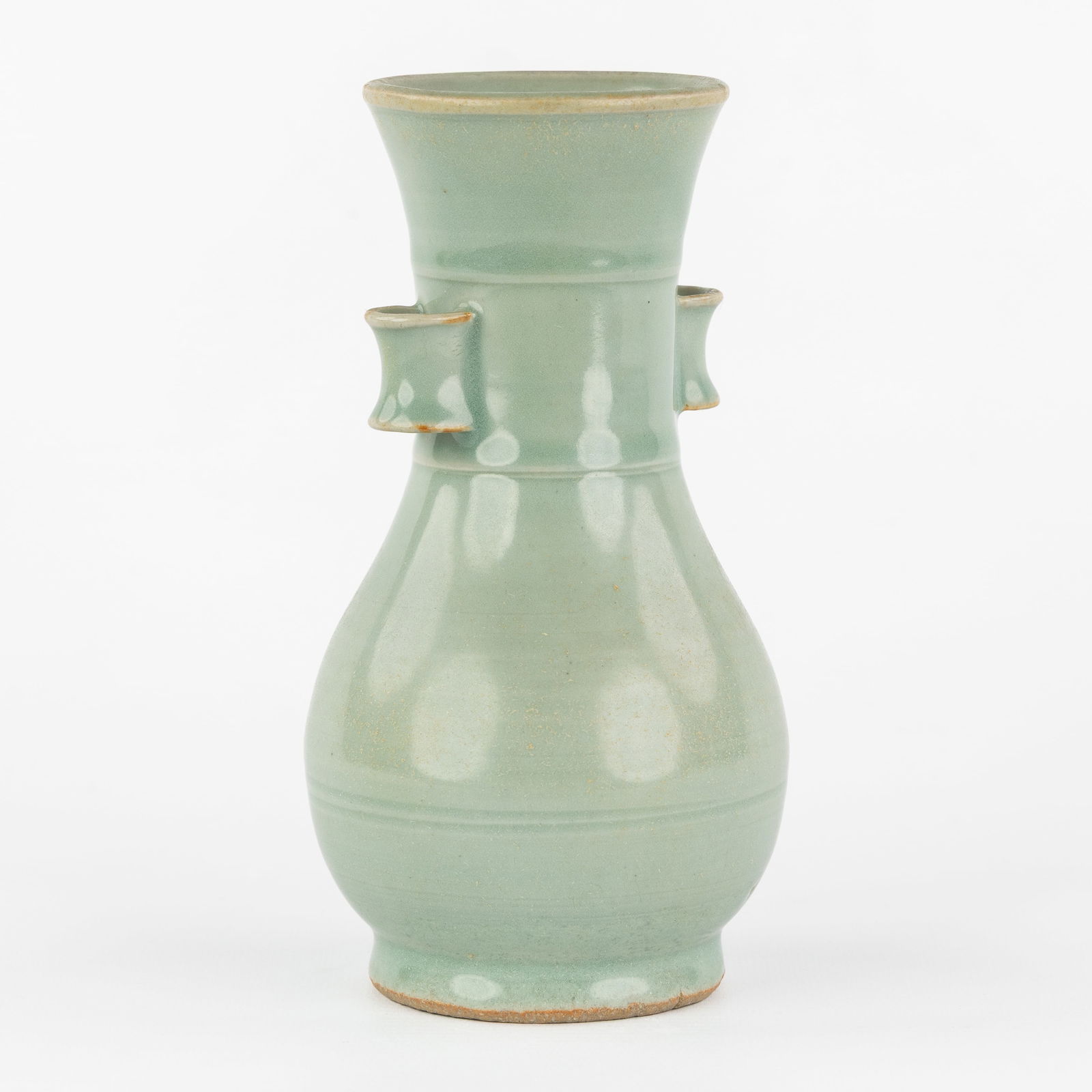 A Celadon 'Arrow' vase, Song style, 20th C. (1 of 7)