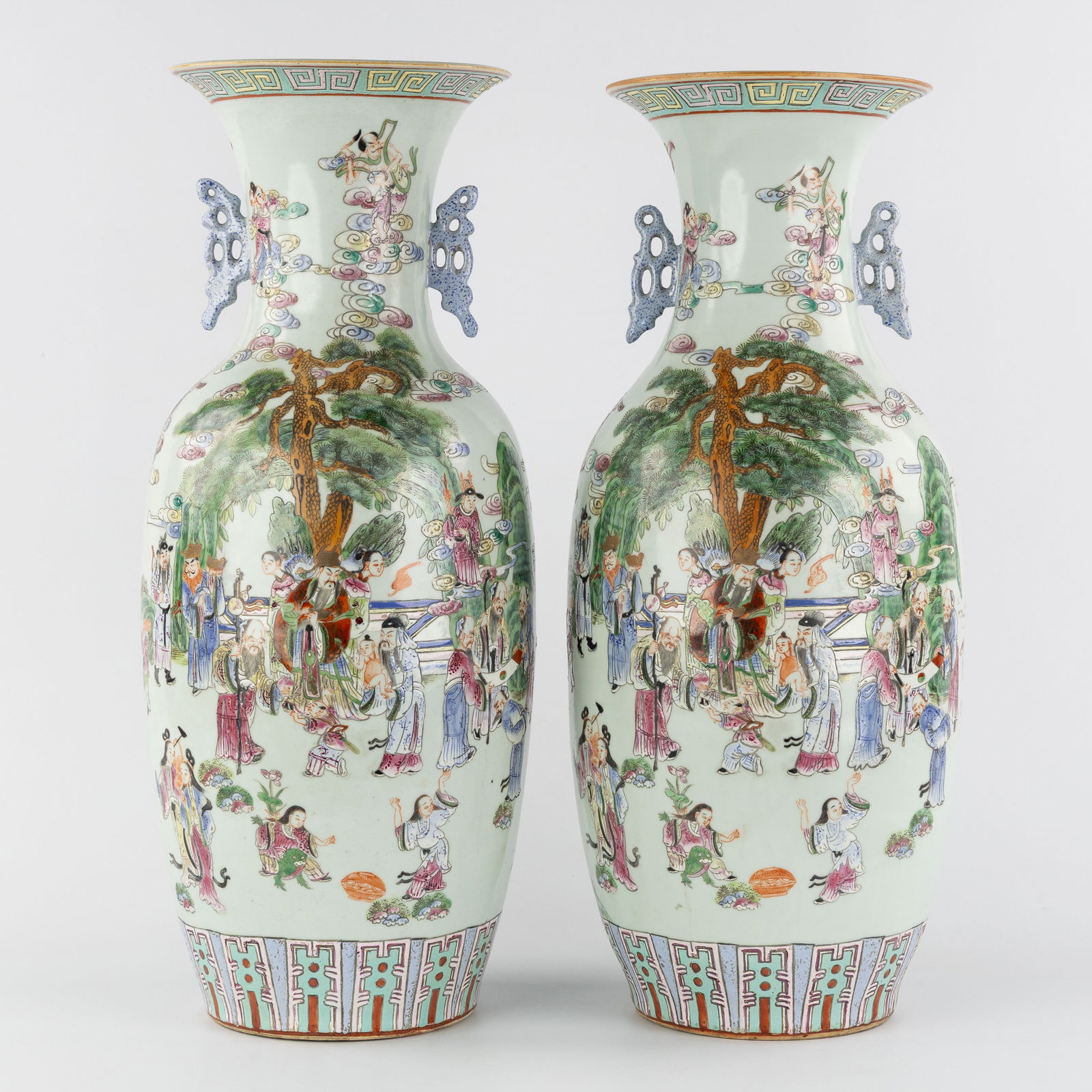 A Pair of Chinese vases, Famille Rose, decorated with Imperial scenes, marked Jiaqing, 19th C. (1 of 8)