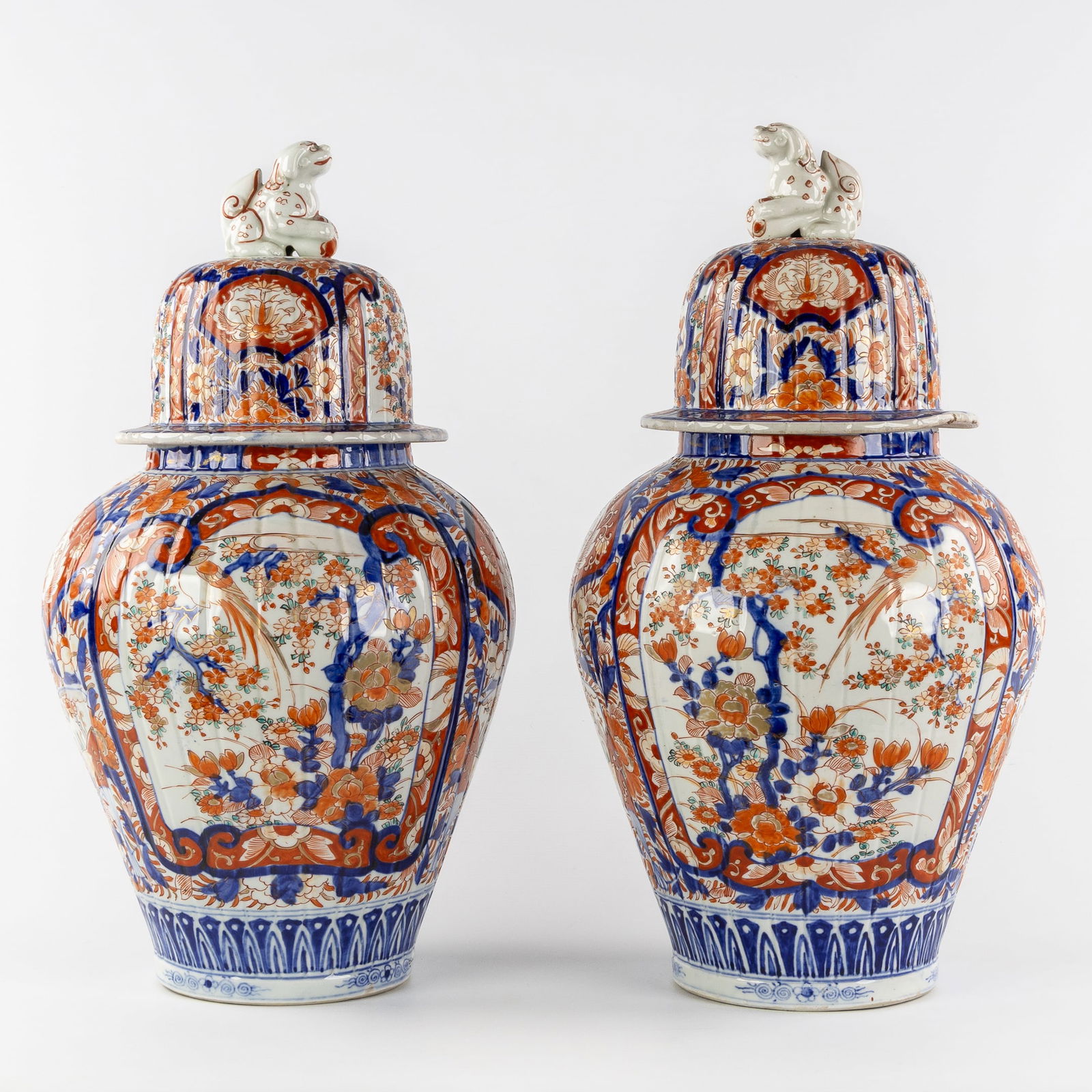 A Pair of Japanese Imari covered vases, decorated with Foo Dogs, Meiji. (1 of 10)