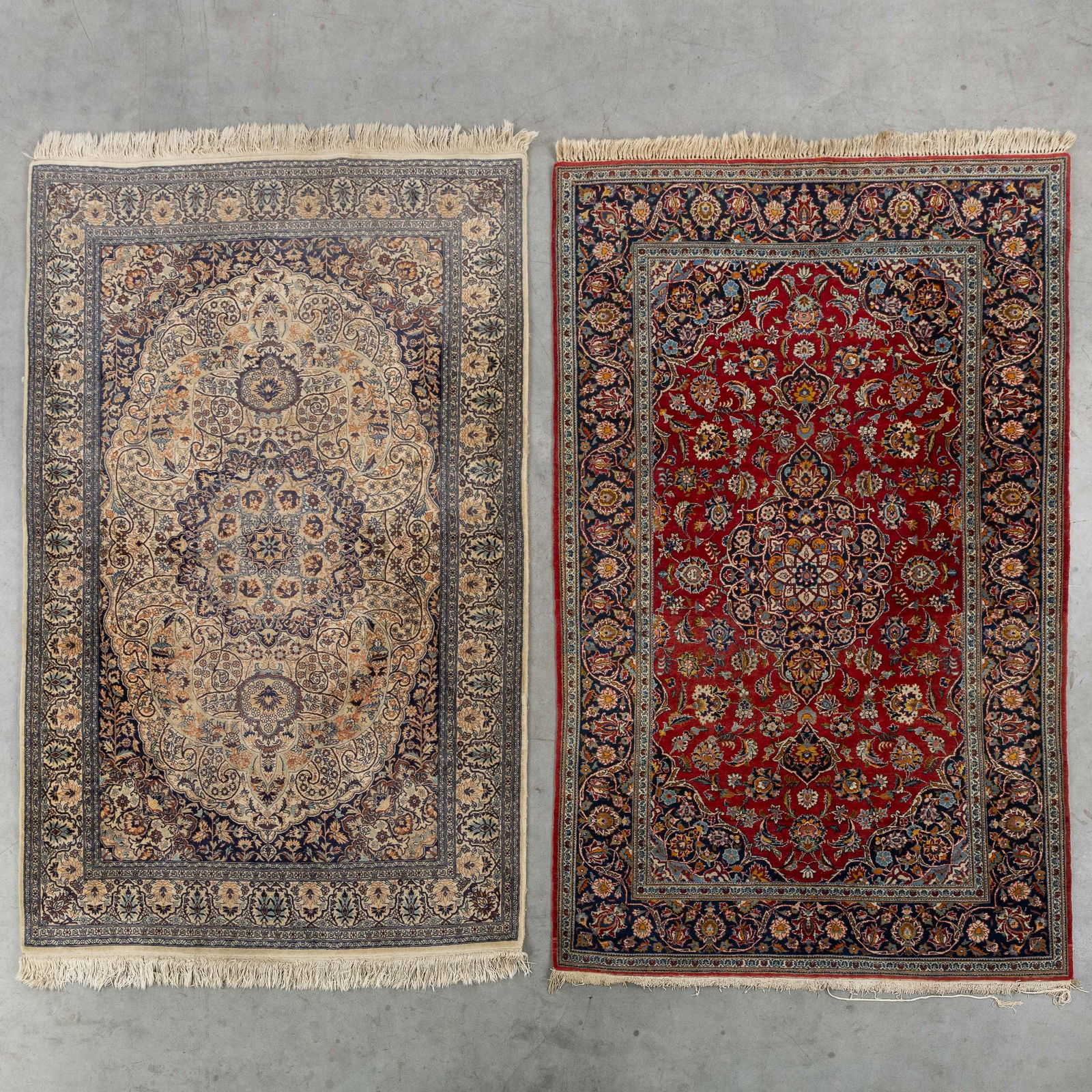 Two Oriental hand-made carpets, Kashan and Nain (224 x 138 cm / 219 x 139 cm). (1 of 5)