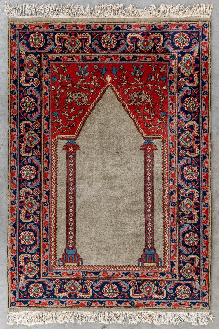 An Oriental hand-made carpet, Kayseri (180 x 128 cm).: An Oriental hand-made carpet, Kayseri (180 x 128 cm). (128 x 0 x 180 cm)
