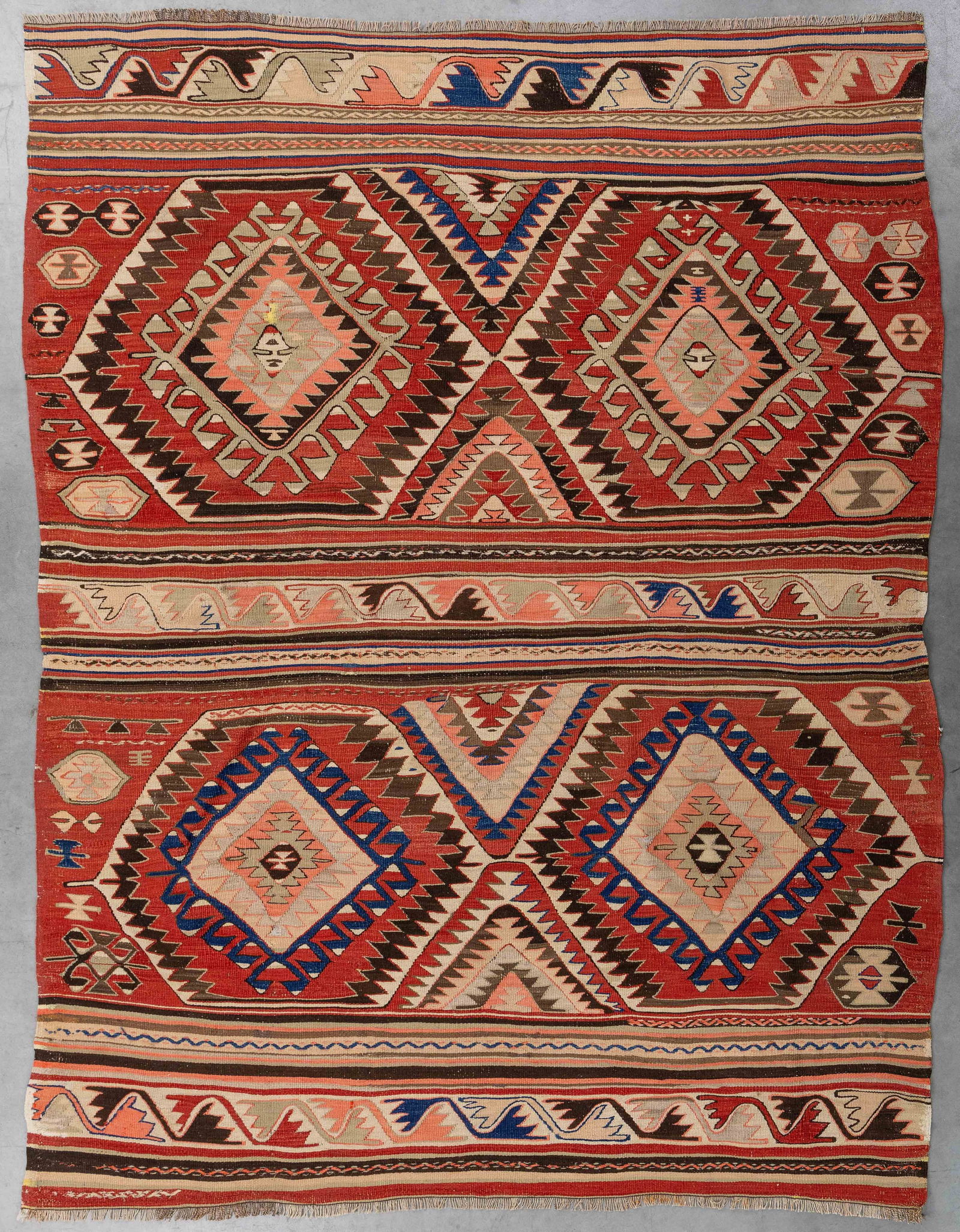 An Oriental hand-made kilim, Konya, Turkiye (224 x 172 cm). (1 of 6)