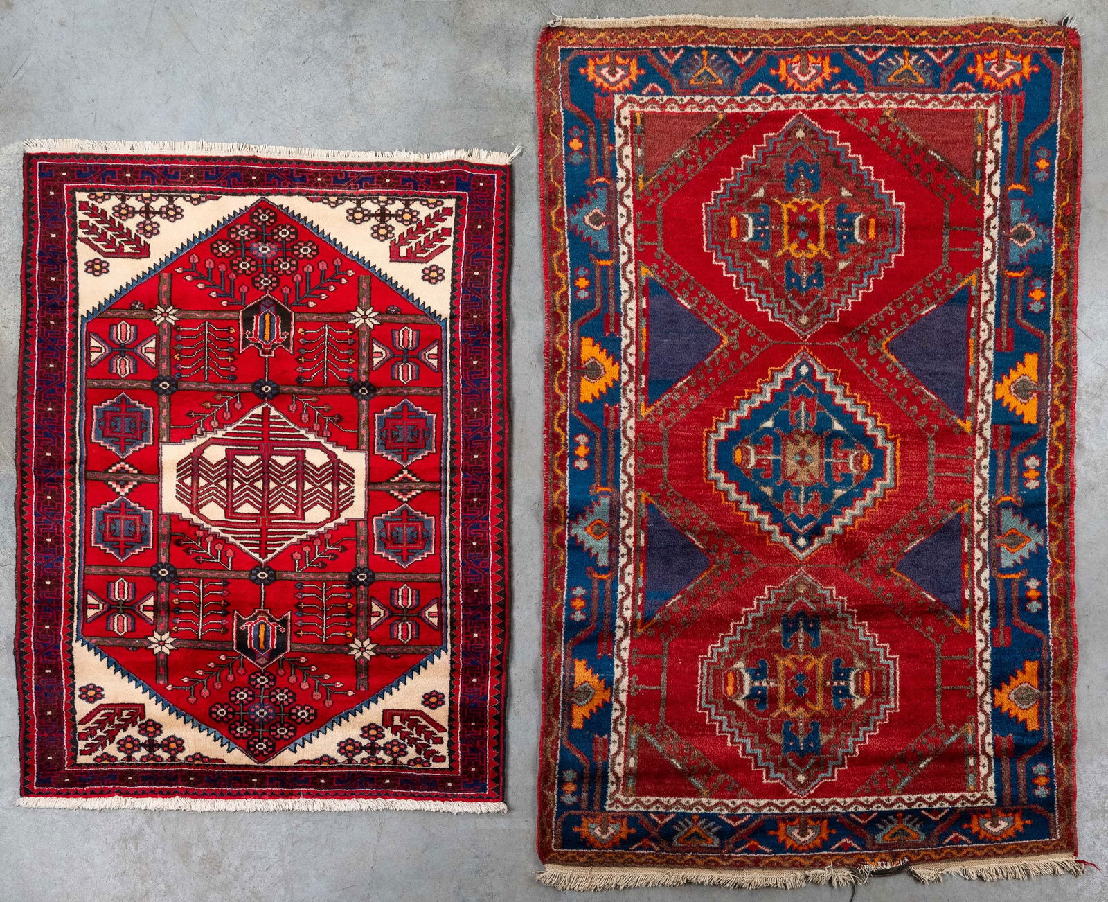 Two Persian hand-made carpets, Caucasian (218 x 138 cm / 164 x 123 cm). (1 of 7)