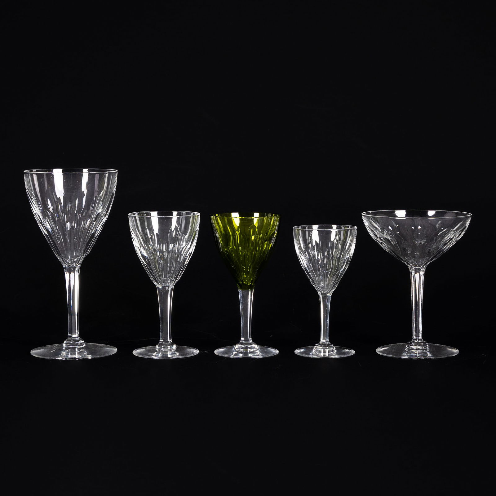 Val Saint Lambert, Nestor Hamlet, a 79-piece glassware set, cut and coloured crystal (1 of 4)