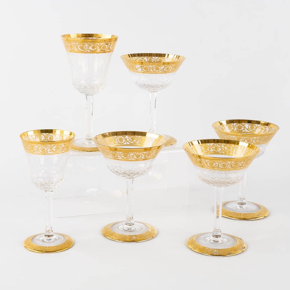 Saint Louis, 'Thistle Gold', 4 champagne coupes, white wine glass and red wine glass, engraved: Saint Louis, 'Thistle Gold', a set of 4 champagne coupes, a white wine glass, and a red wine glass, engraved and etched gold decorations. Cut and etched crystal.Four champagne coupes (H: 12.8 cm).On