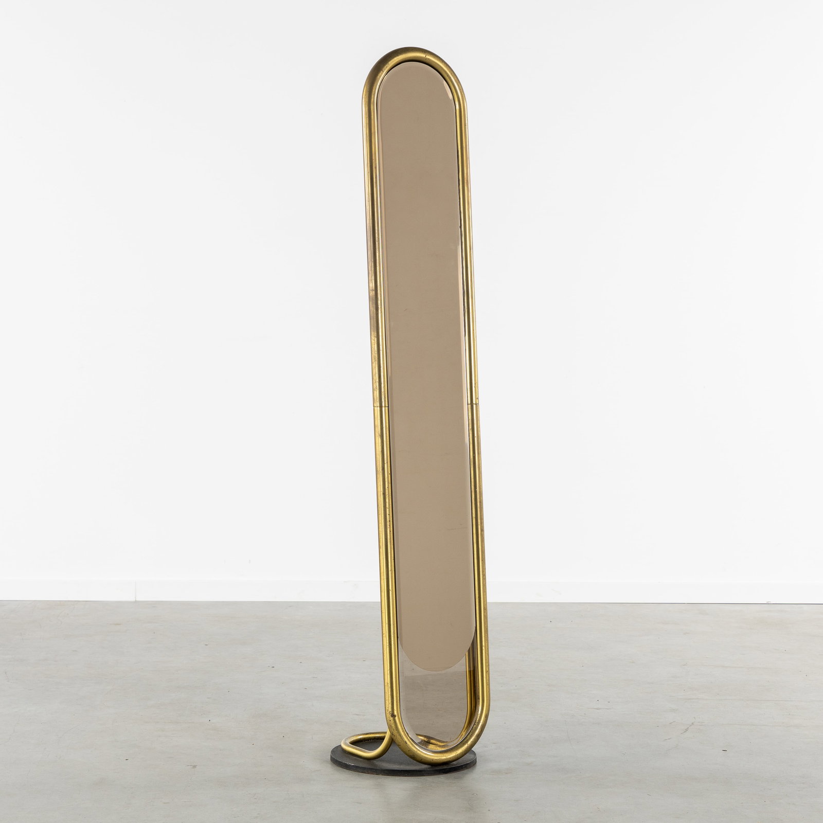 A Mid-Century Standing mirror or Dressing mirror, brass and glass, circa 1970. (1 of 8)