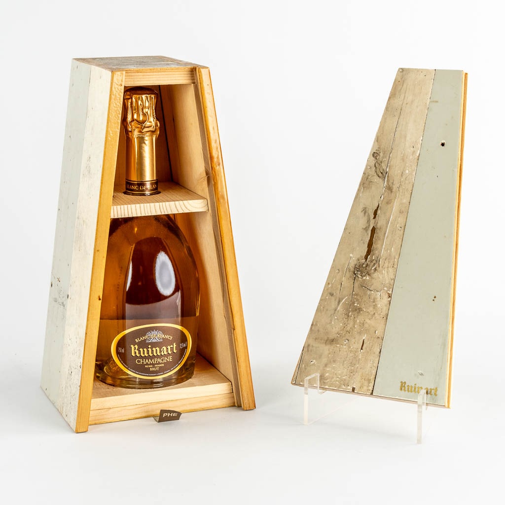 Piet Hein Eek (1967) 'Champagne bottle case' for Ruinart Blanc-de-Blanc.: Piet Hein Eek (1967) 'Champagne bottle case' for Ruinart Blanc-de-Blanc 750ml. In the original wine chest. (17 x 31.5 x 14 cm)