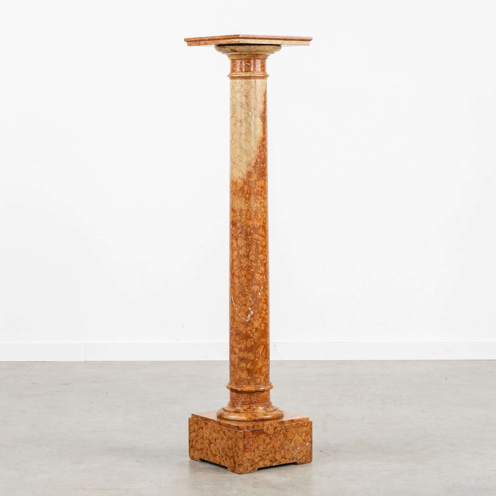 A Marble Console or Pedestal with a Rotating Platform, 19th/20th C.: A Marble Console or Pedestal with a Rotating Platform, 19th/20th century. Dimensions platform: 25,5 x 25,5 cm. (25.5 x 119 x 25.5 cm)