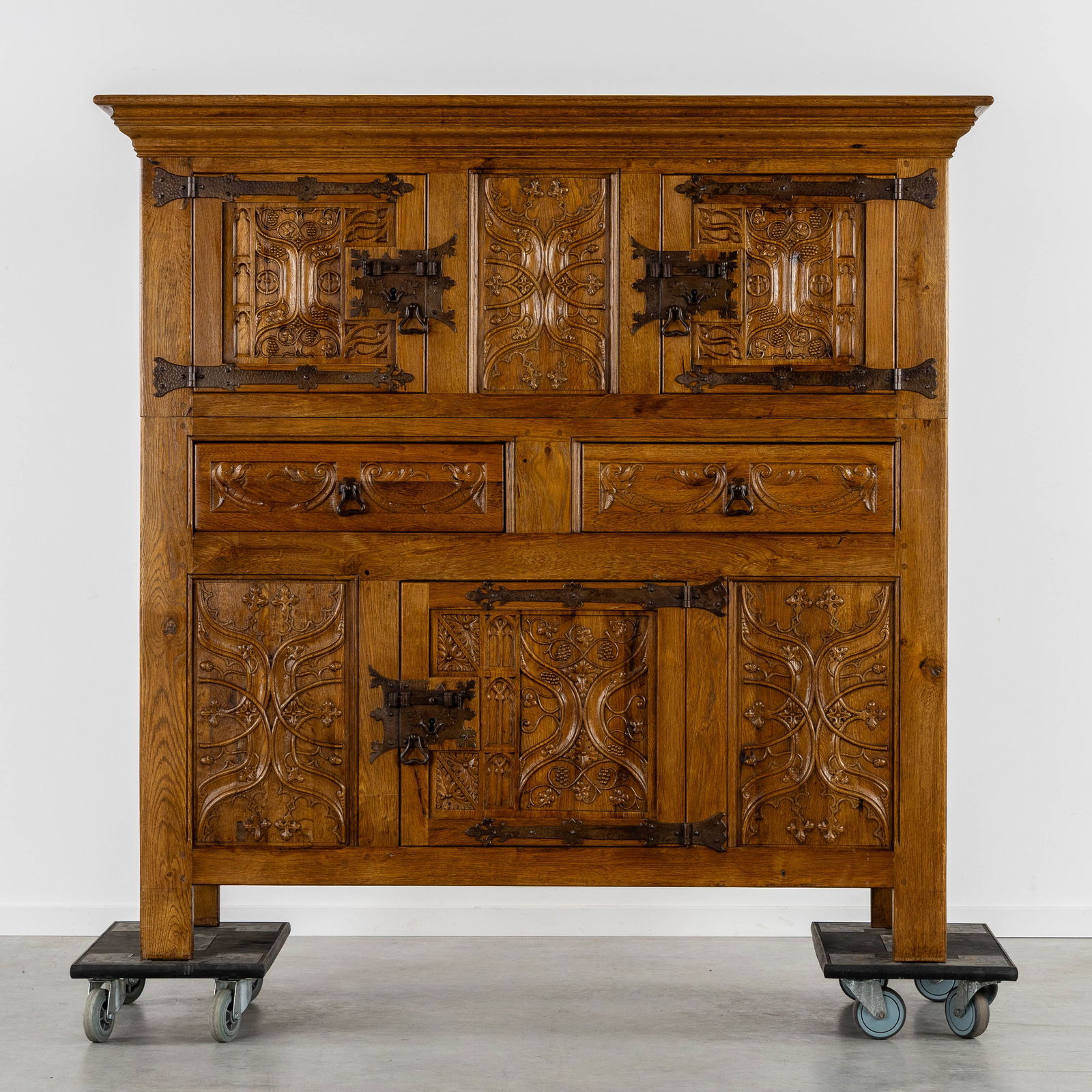 A sideboard, carved oak in Gothic Revival and Renaissance style. 20th C. (1 of 8)