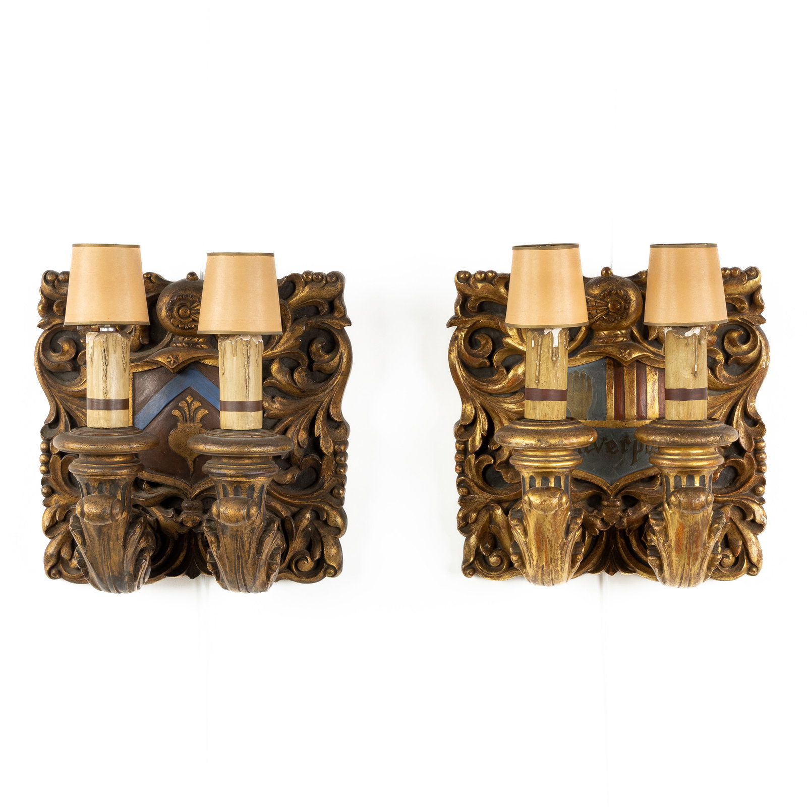 A Pair of antique decorative wall lights, sculptured and gilded wood, heraldry, first half of the (1 of 11)